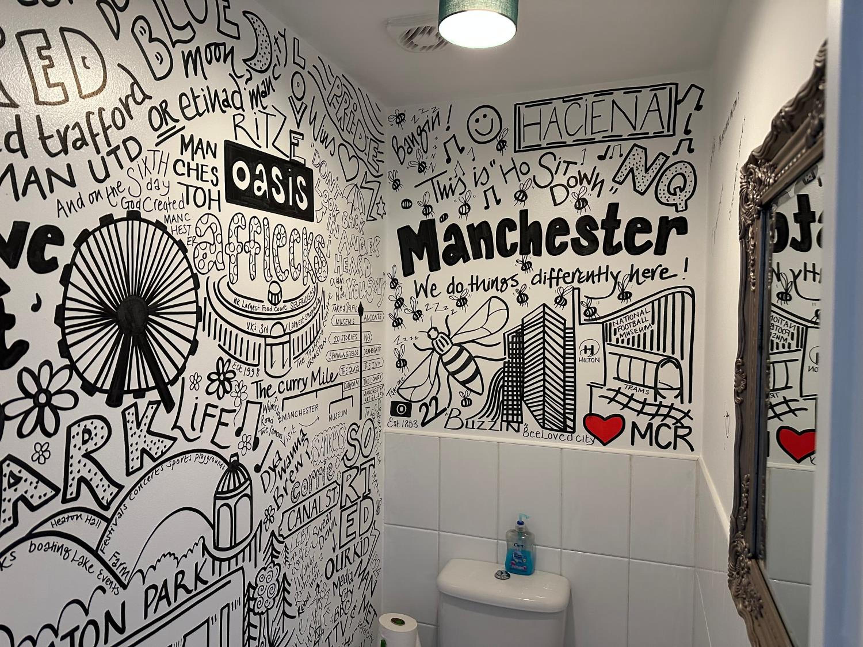 MUFC & Trafford Centre Townhouse 4 BR FREE Parking view 4
