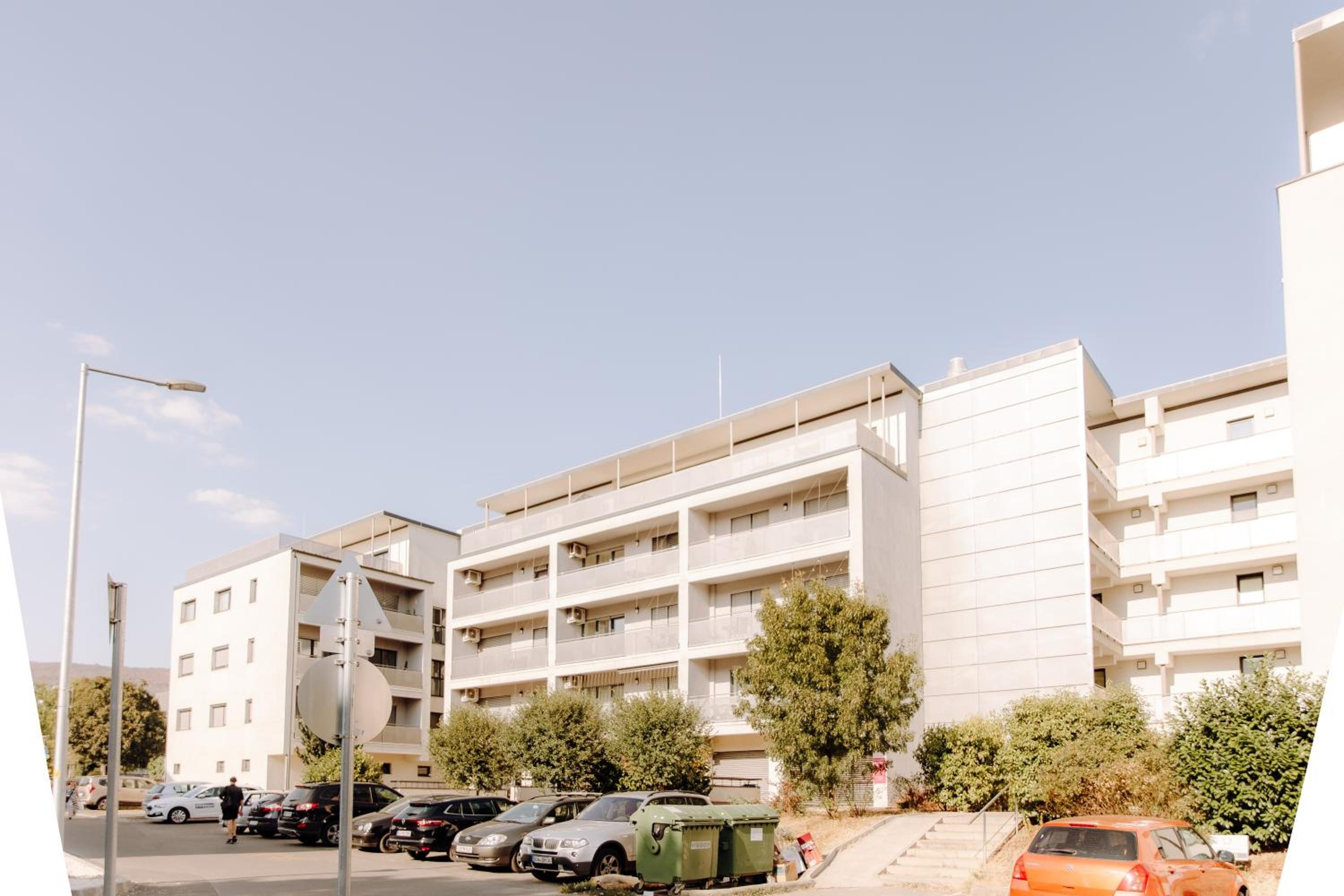 Doboz Apartments