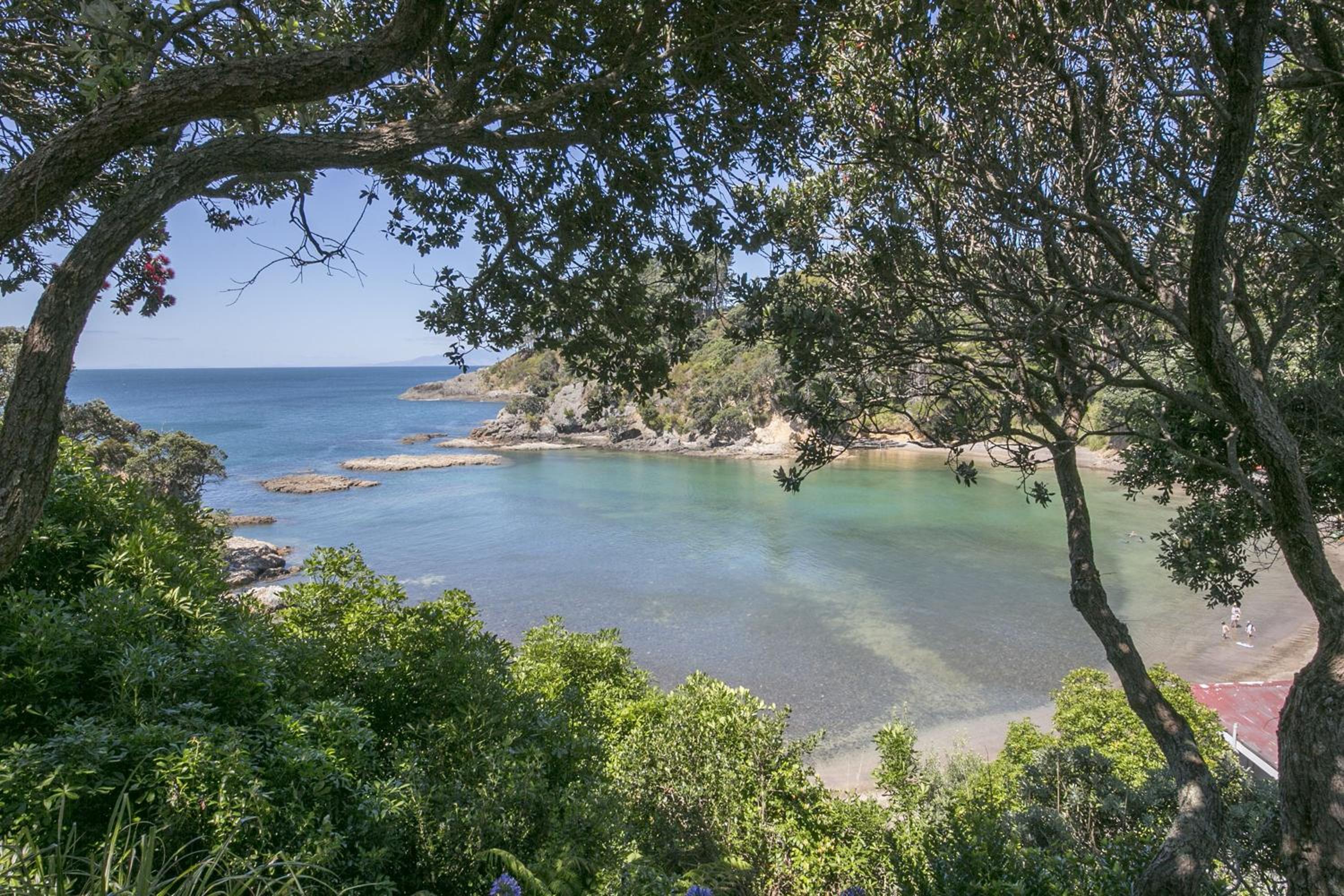 Beachfront Enclosure Bay - Waiheke Unlimited