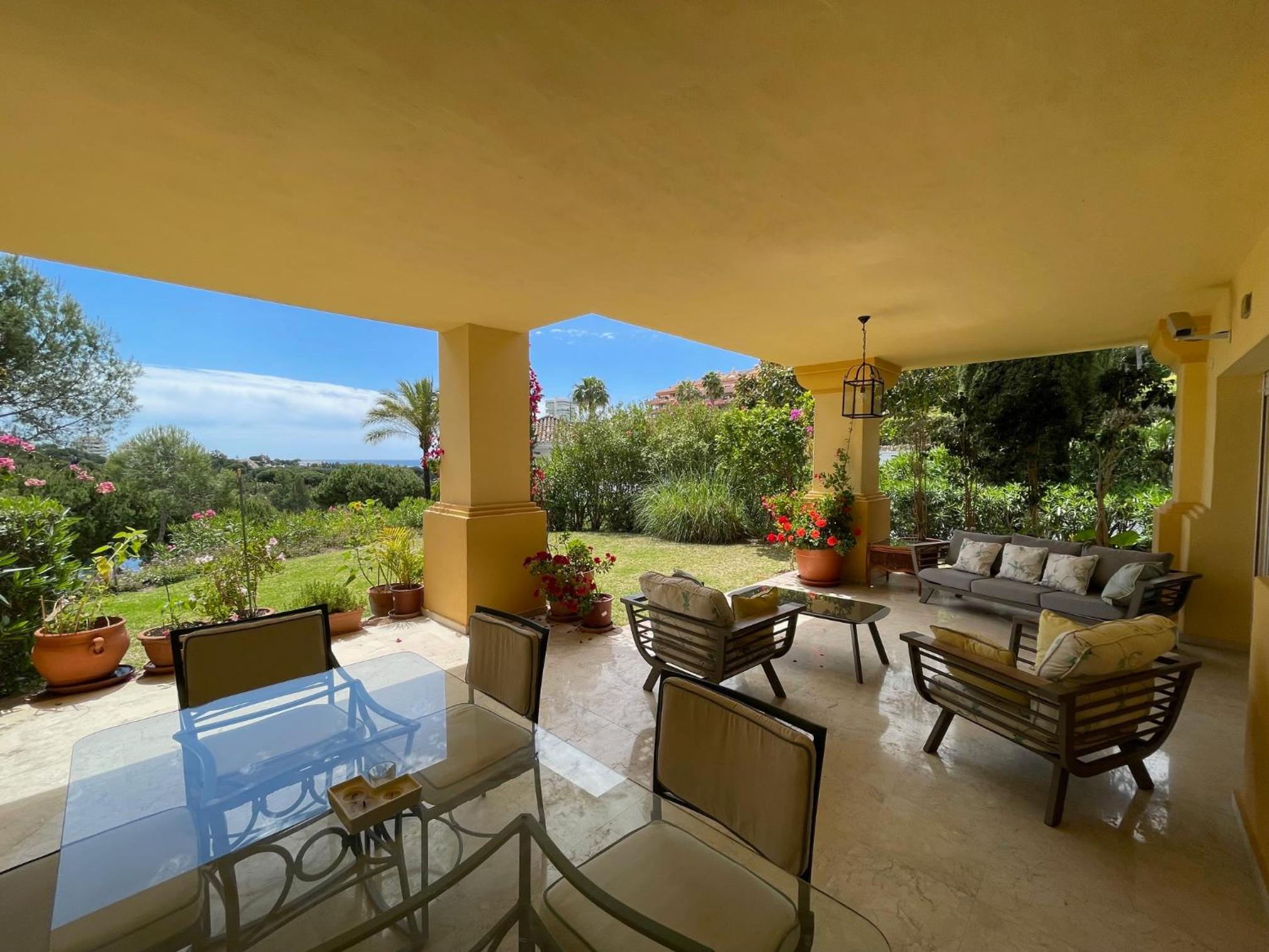 Golf Villa in Marbella, Frontline Golfvilla in RioReal Golf