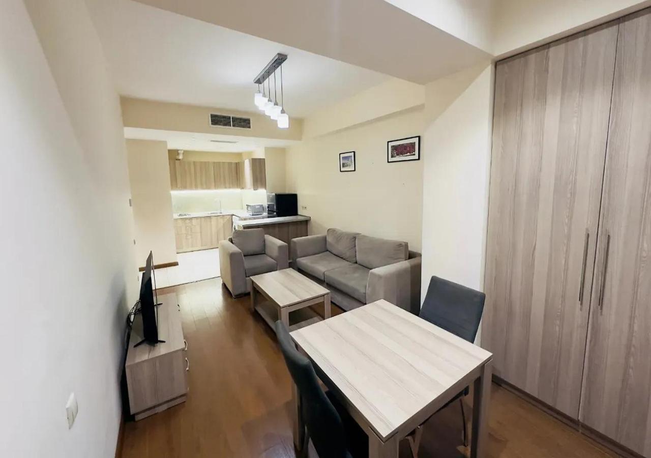2 room apartment inthe center 93 aprt