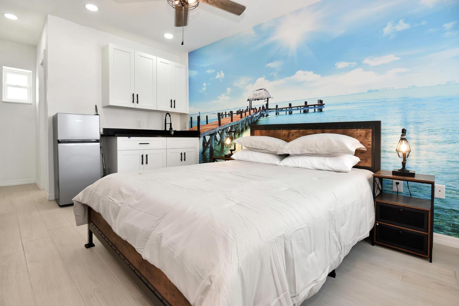 Cozy Studio Suite Near Beach w Kitchenette #5