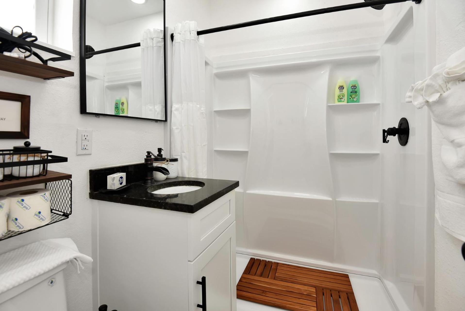 Cozy Studio Suite Near Beach w Kitchenette #5