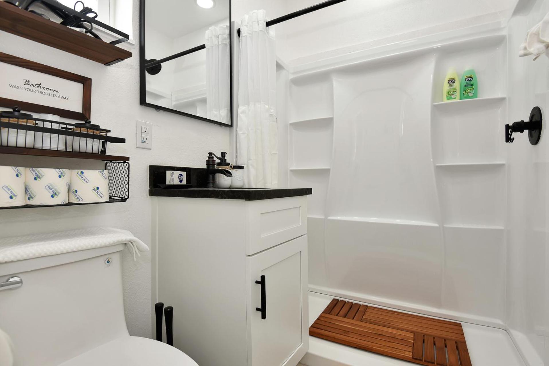 Cozy Studio Suite Near Beach w Kitchenette #5, photo 50