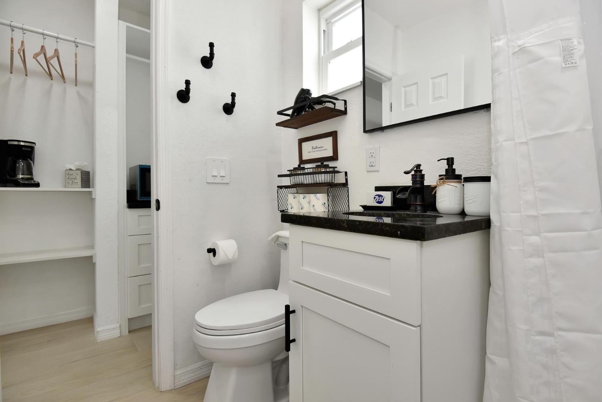 Cozy Studio Suite Near Beach w Kitchenette #5, photo 10