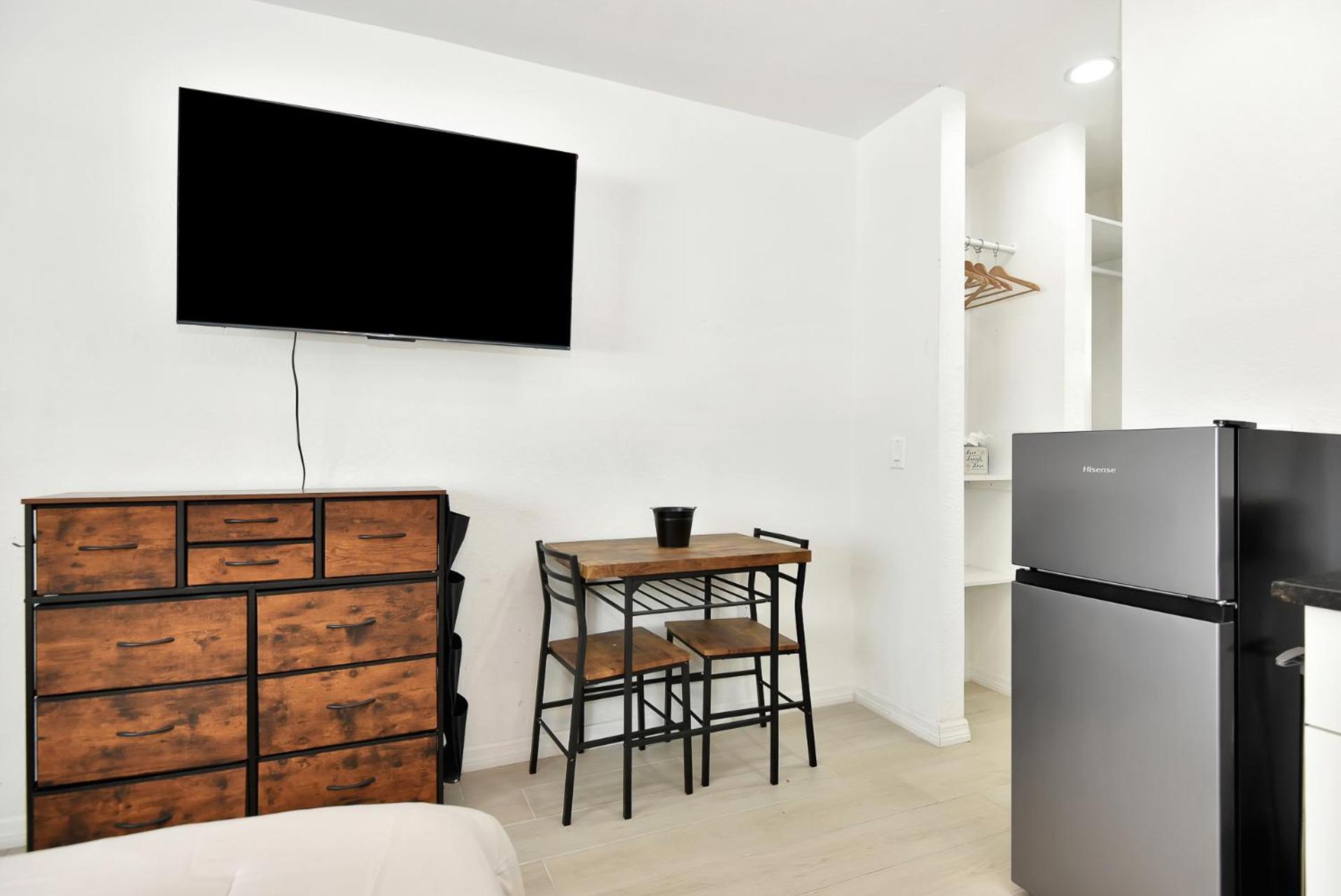 Cozy Studio Suite Near Beach w Kitchenette #5
