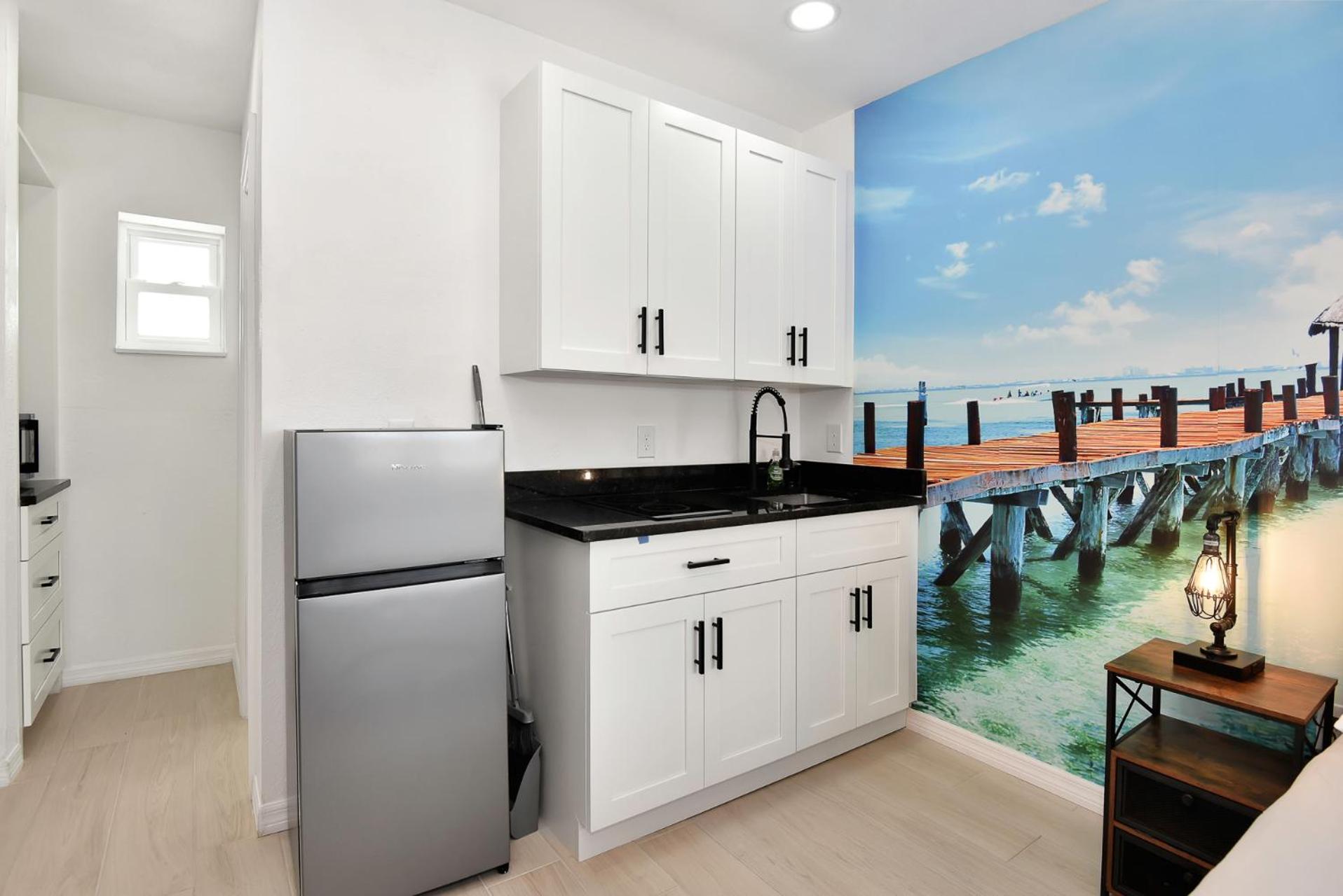 Cozy Studio Suite Near Beach w Kitchenette #5