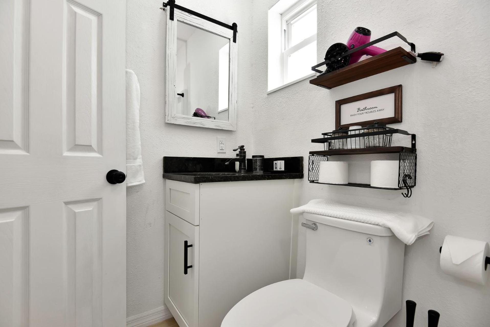 Cozy Studio Suite Near Beach w Kitchenette #3