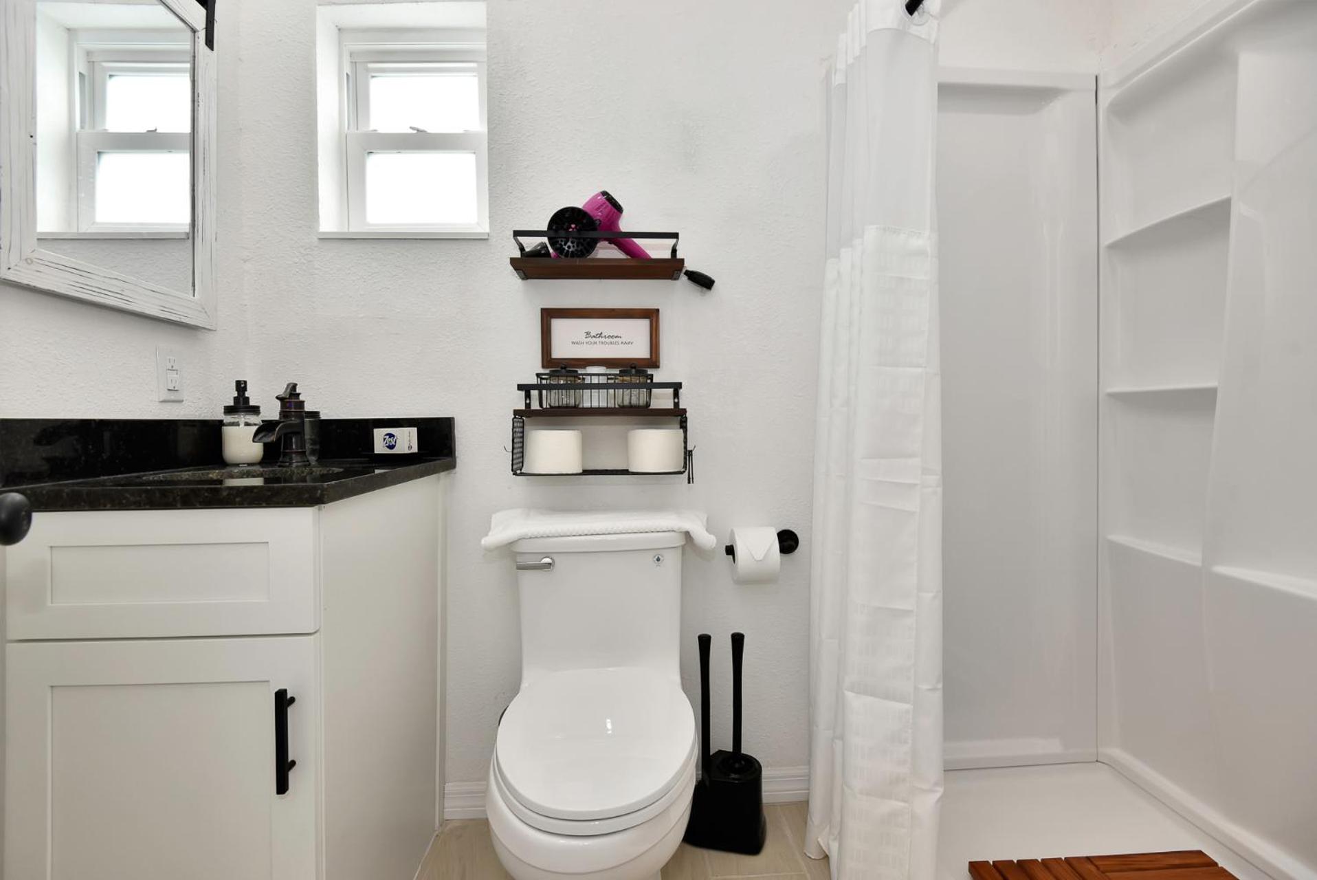 Cozy Studio Suite Near Beach w Kitchenette #3, photo 17