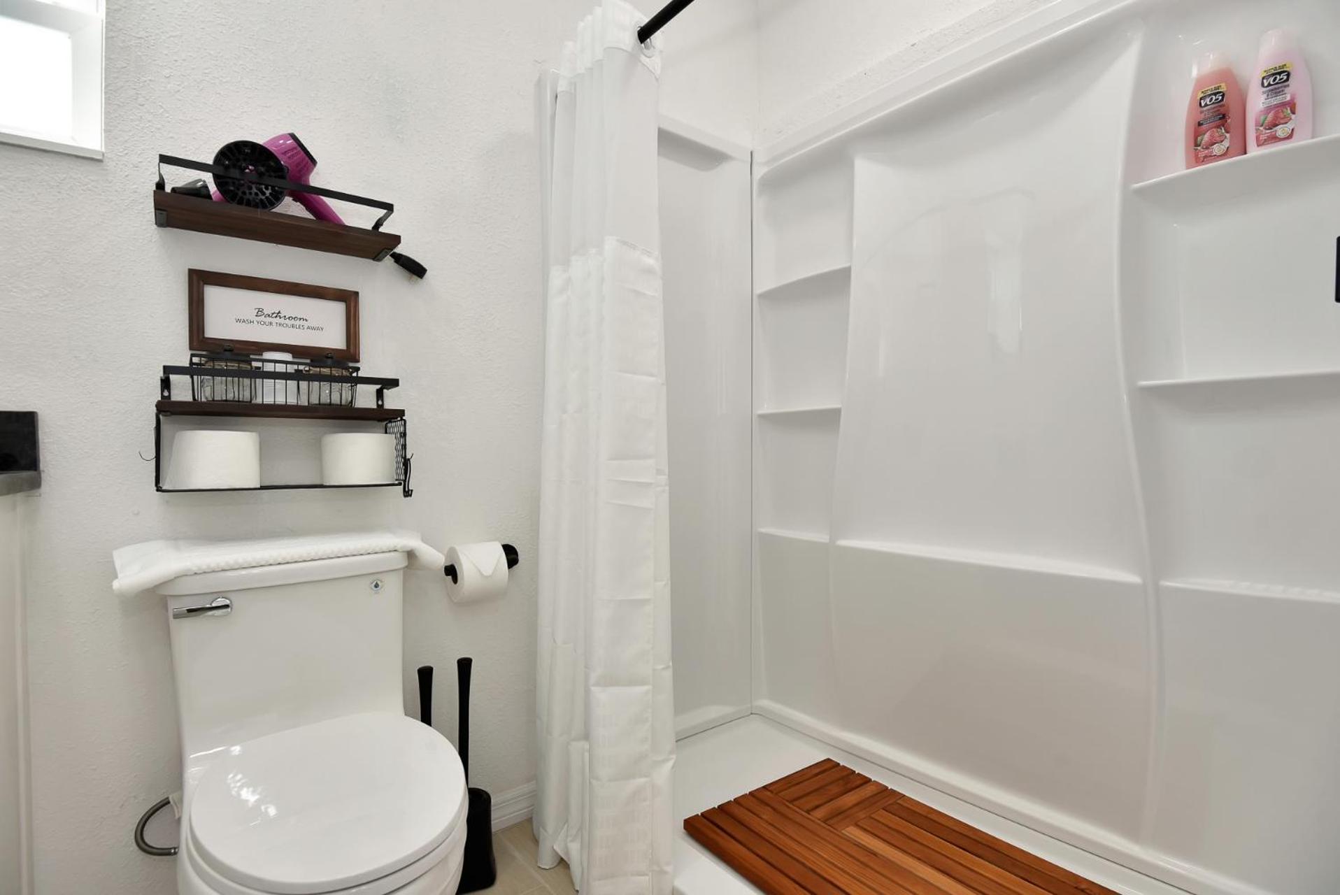 Cozy Studio Suite Near Beach w Kitchenette #3, photo 16