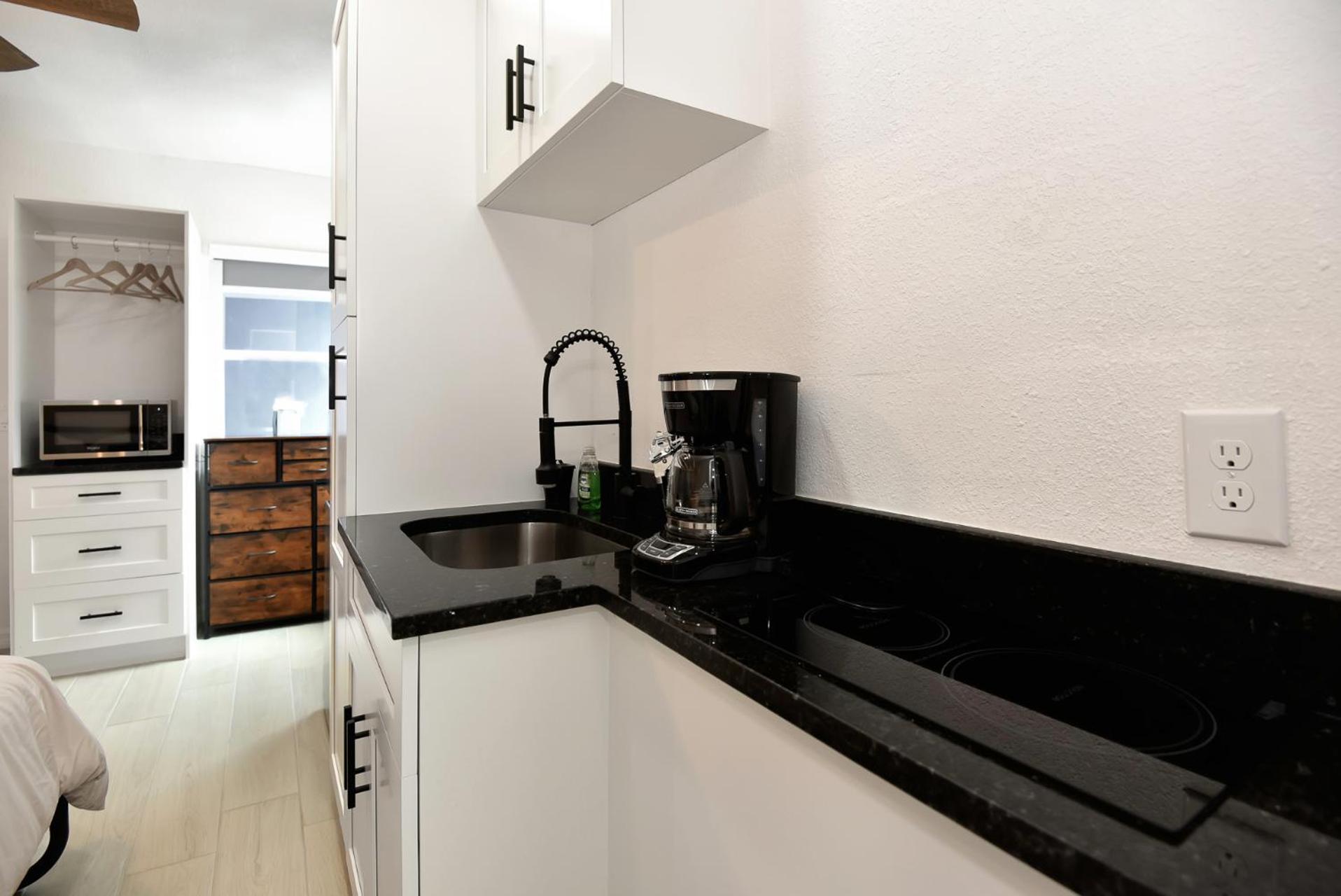 Cozy Studio Suite Near Beach w Kitchenette #3
