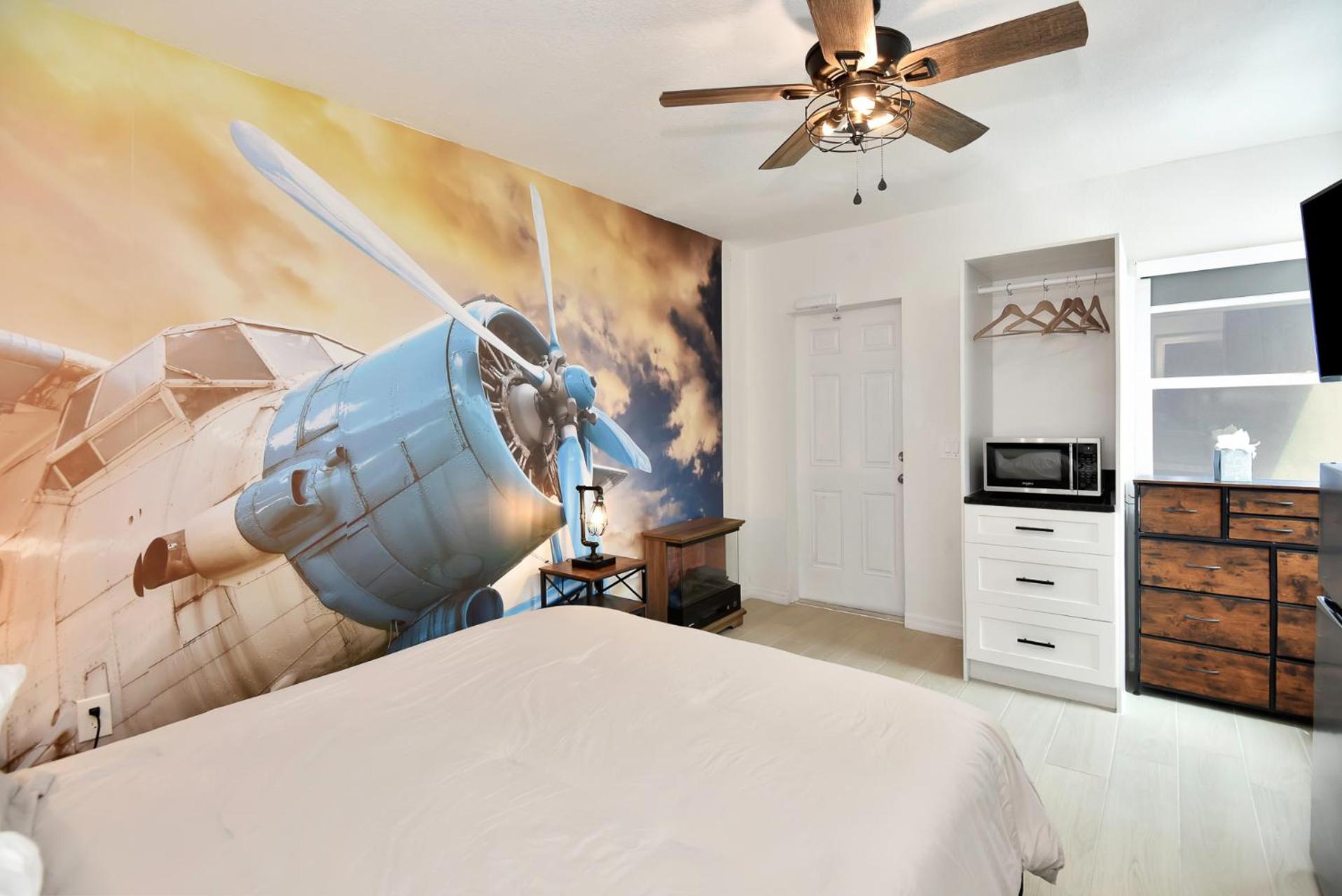 Cozy Studio Suite Near Beach w Kitchenette #3