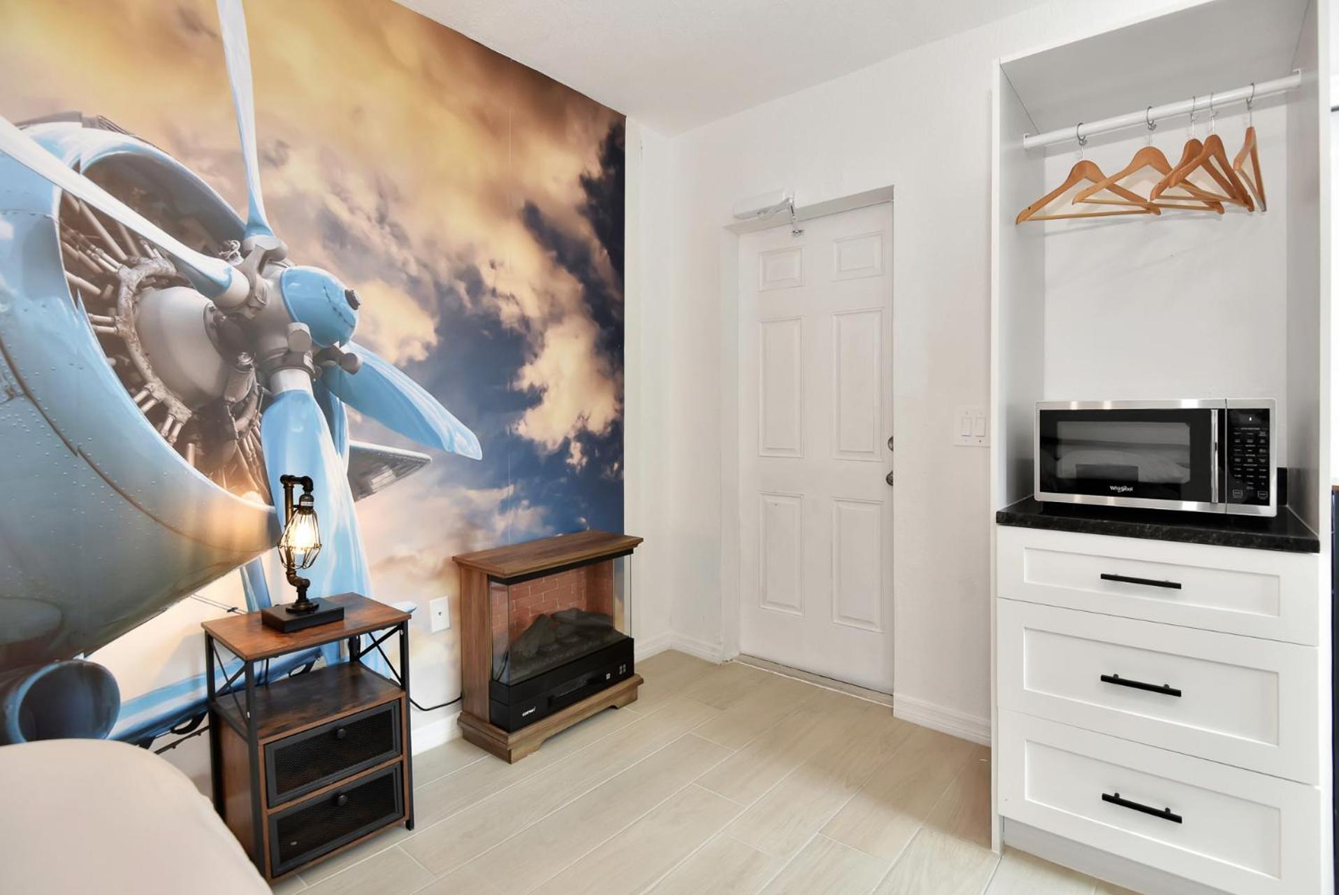 Cozy Studio Suite Near Beach w Kitchenette #3