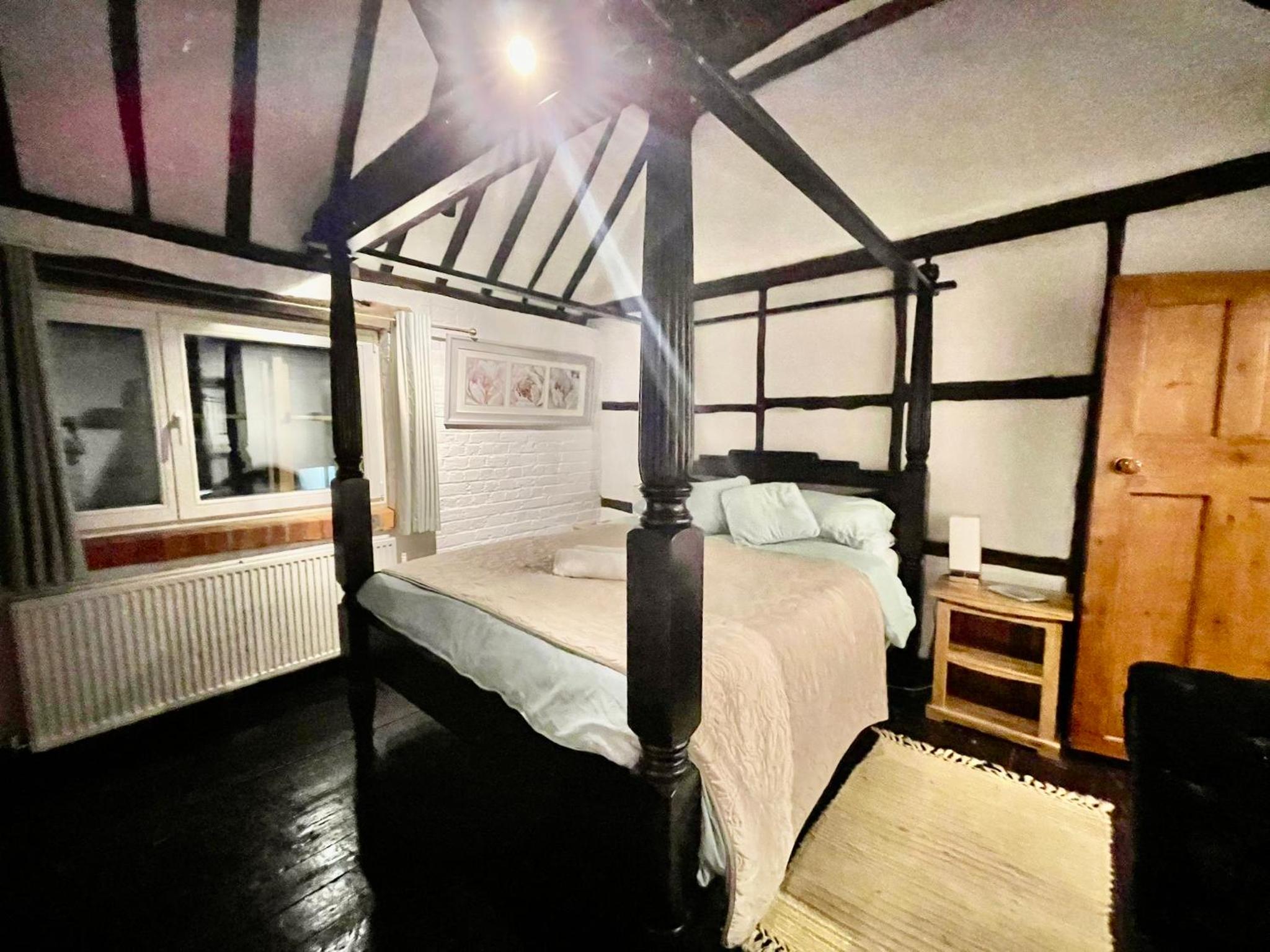 Beautiful 17th Century Cottage view 4