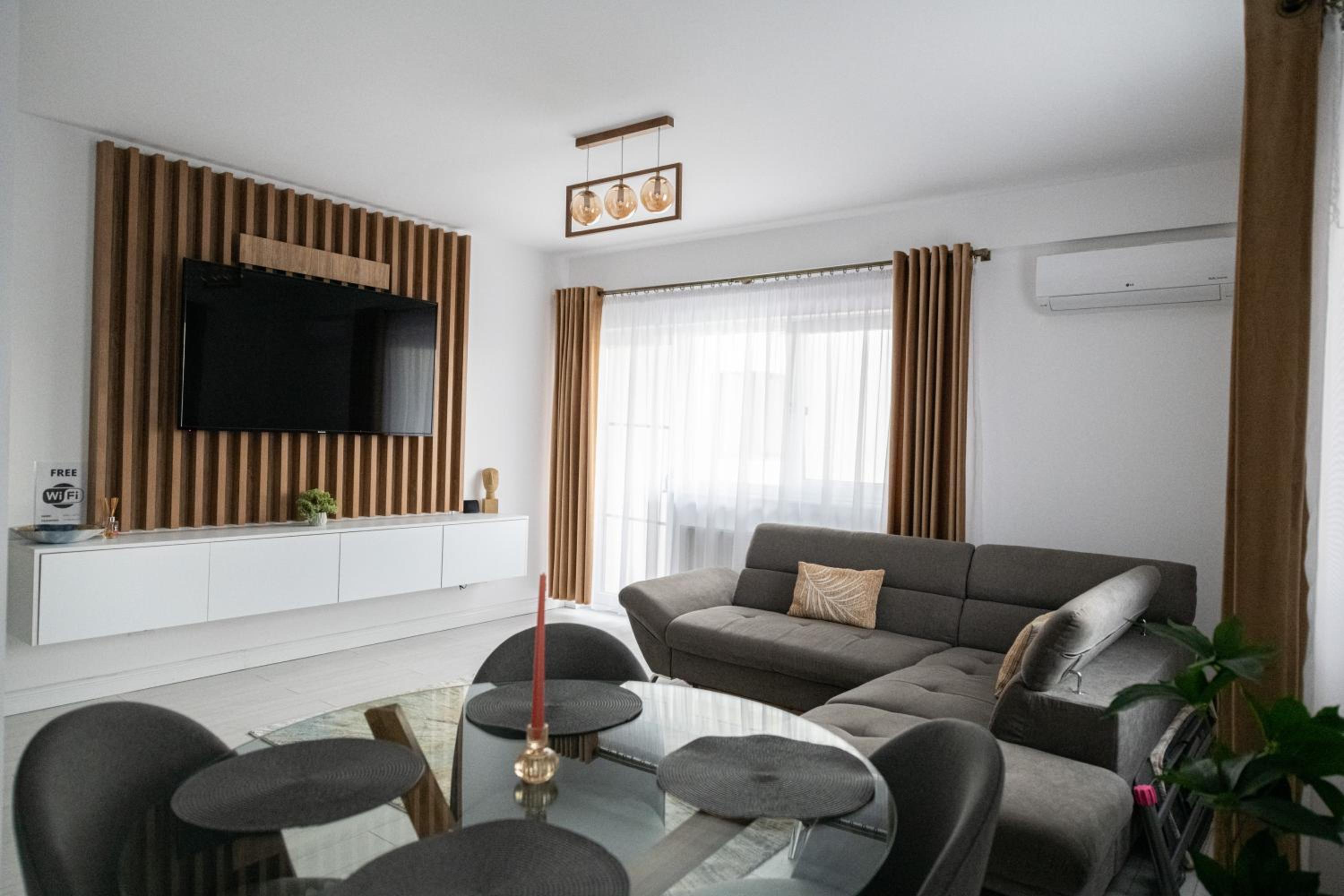 Luxury Designer Apartment - Romanescu Park view 5