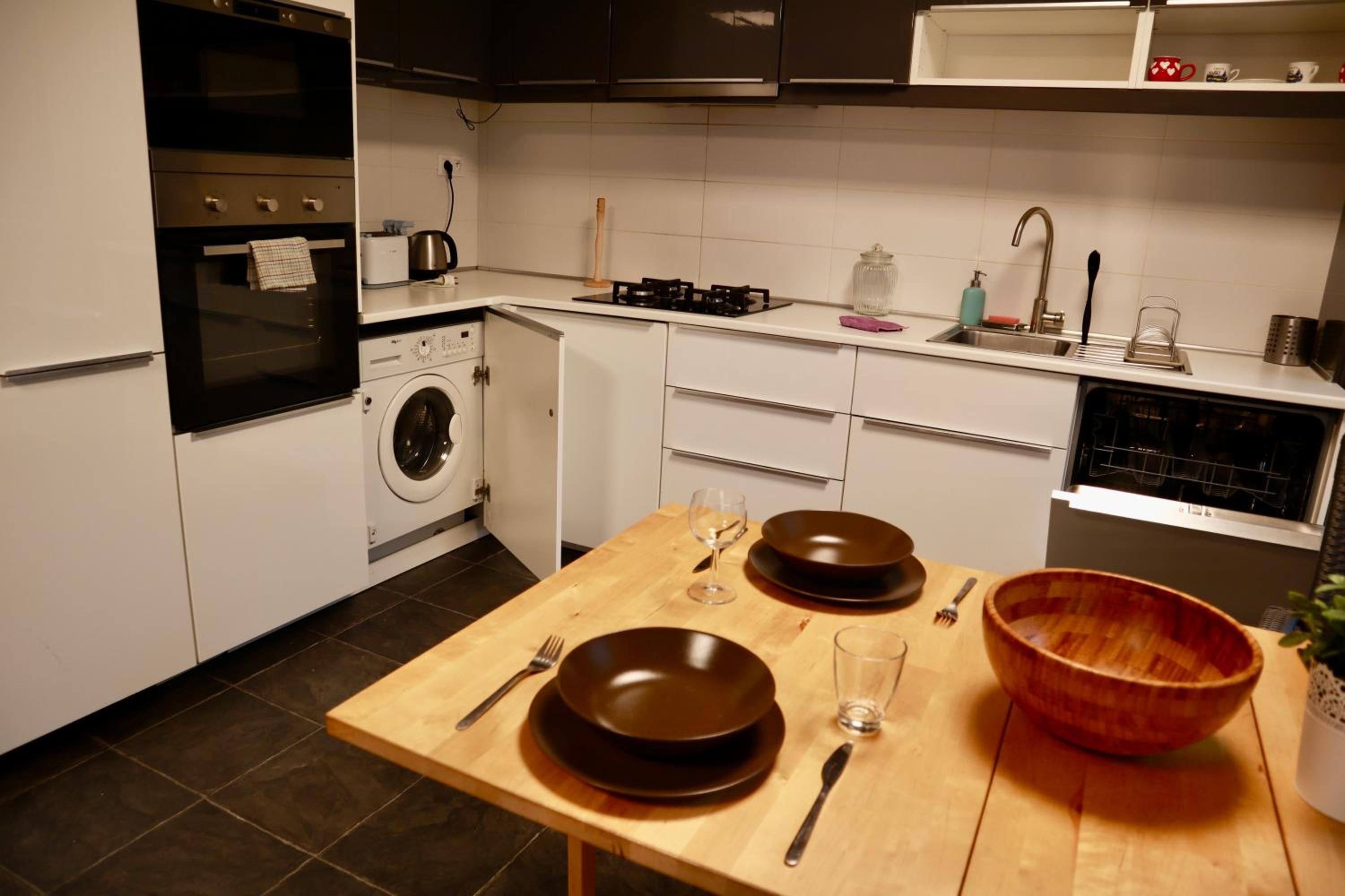 Family cozy Apartment metro access