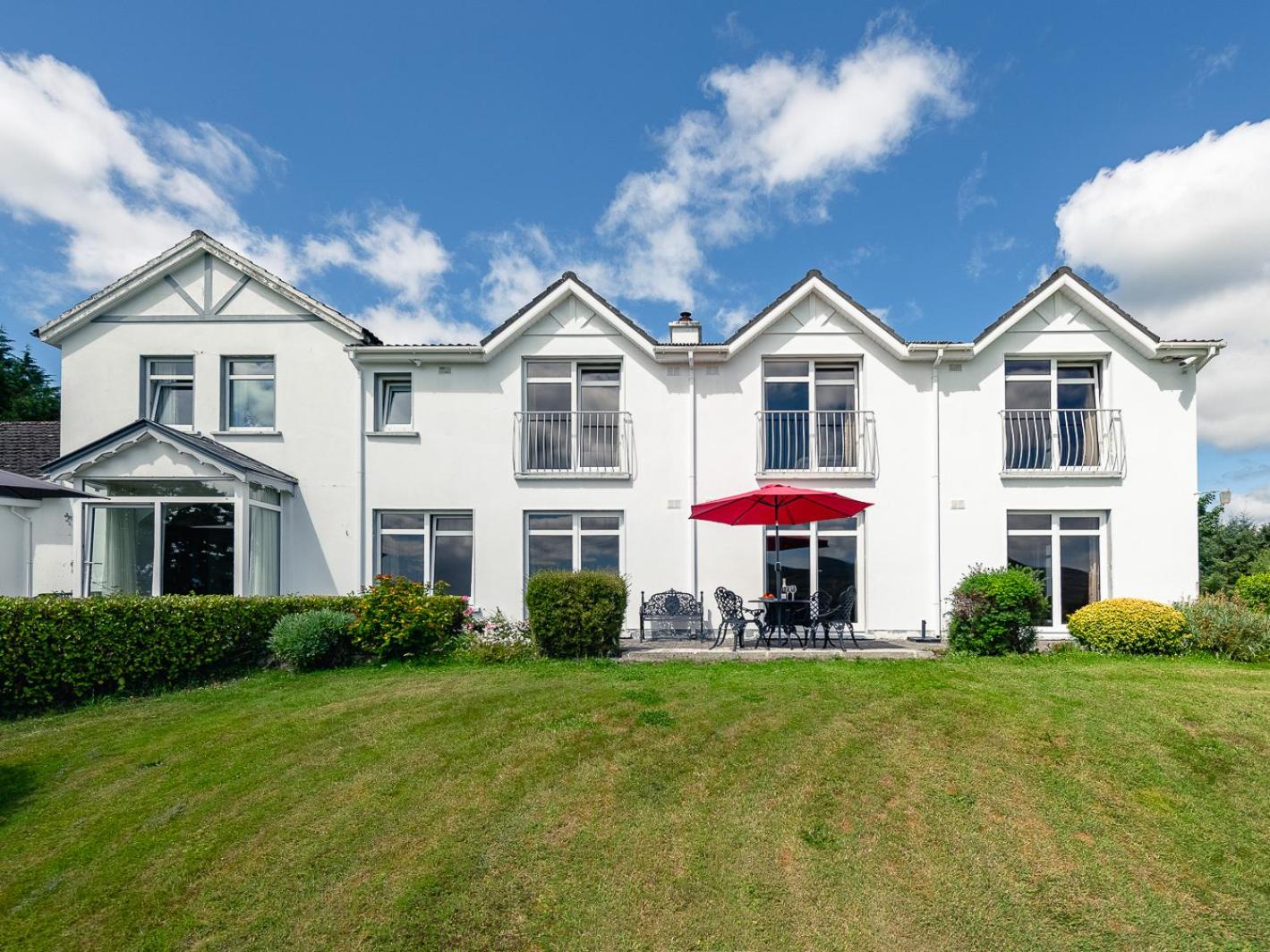 Large 5 bedroom home to sleep 10 people with wonderful sea views view 4