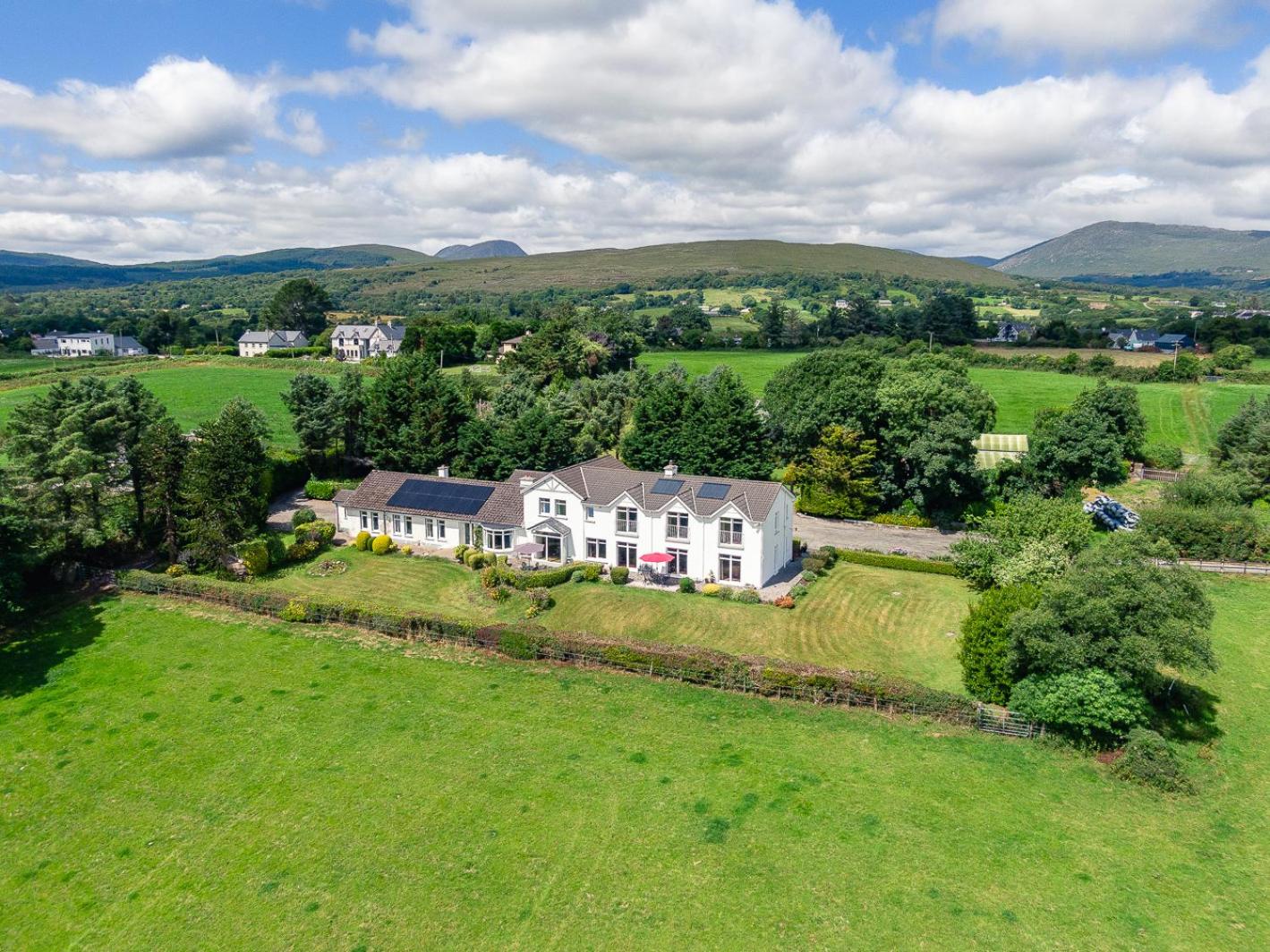 Large 5 bedroom home to sleep 10 people with wonderful sea views view 5