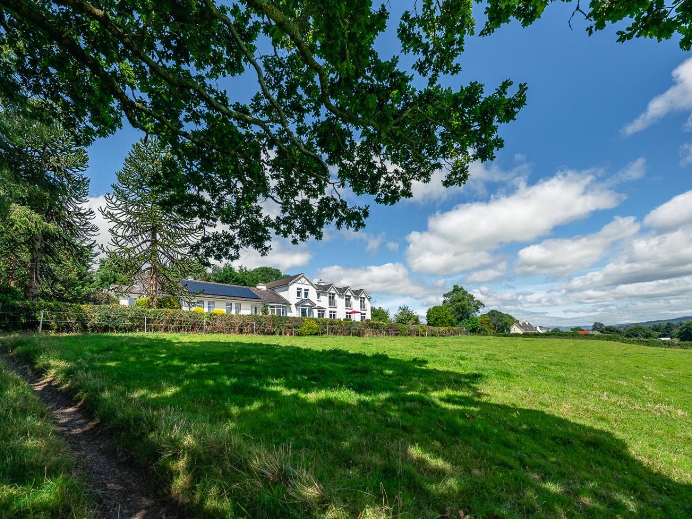 Large 5 bedroom home to sleep 10 people with wonderful sea views view 2