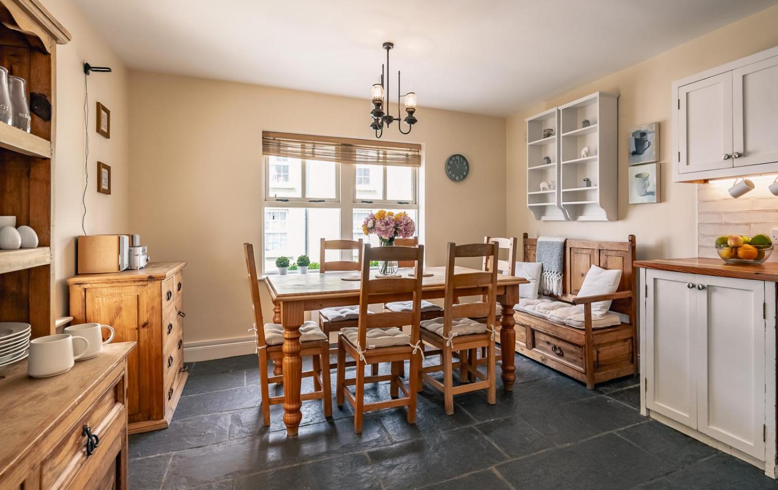 3 bedroom pet friendly home in the heart of Kenmare town view 2