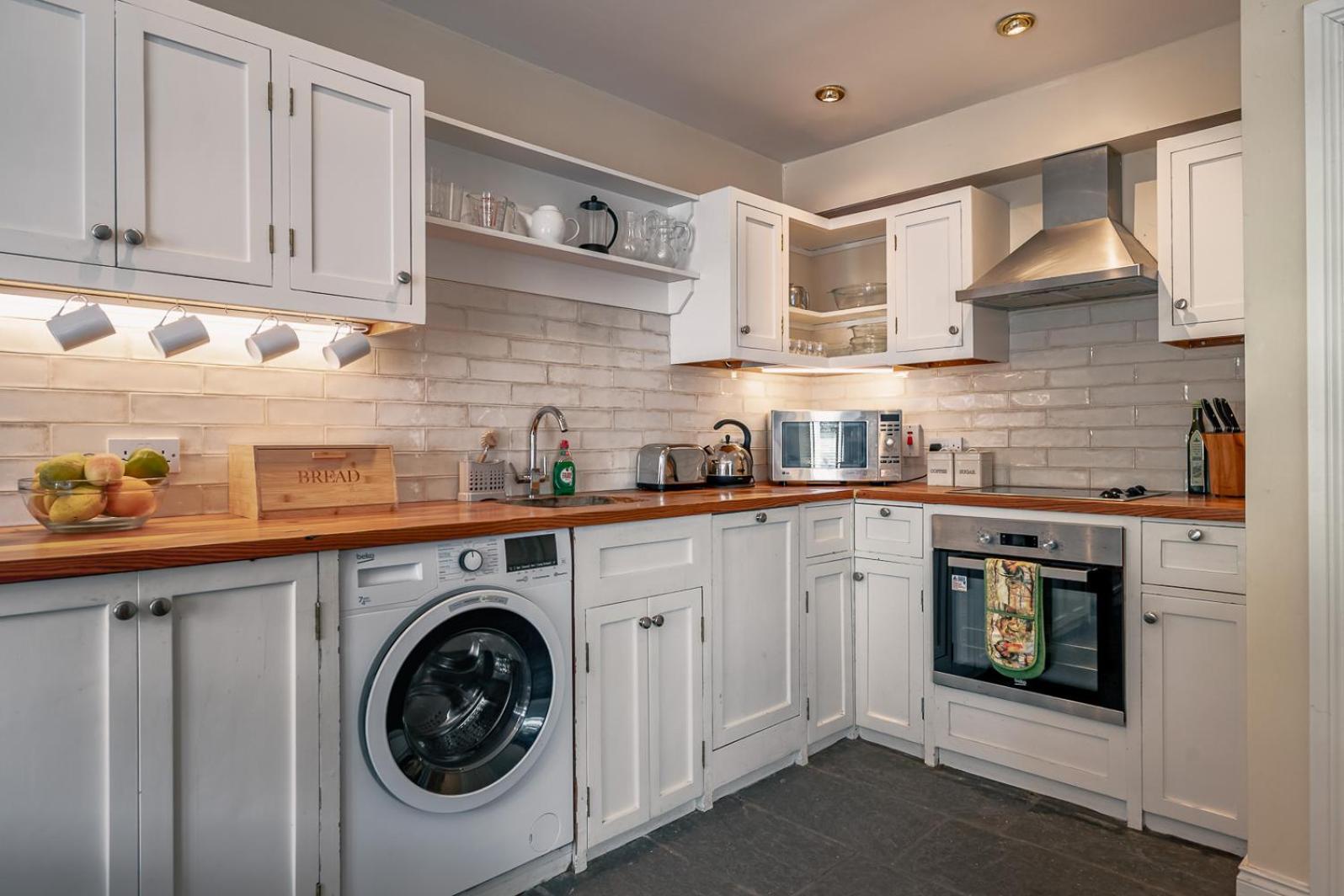 3 bedroom pet friendly home in the heart of Kenmare town view 4