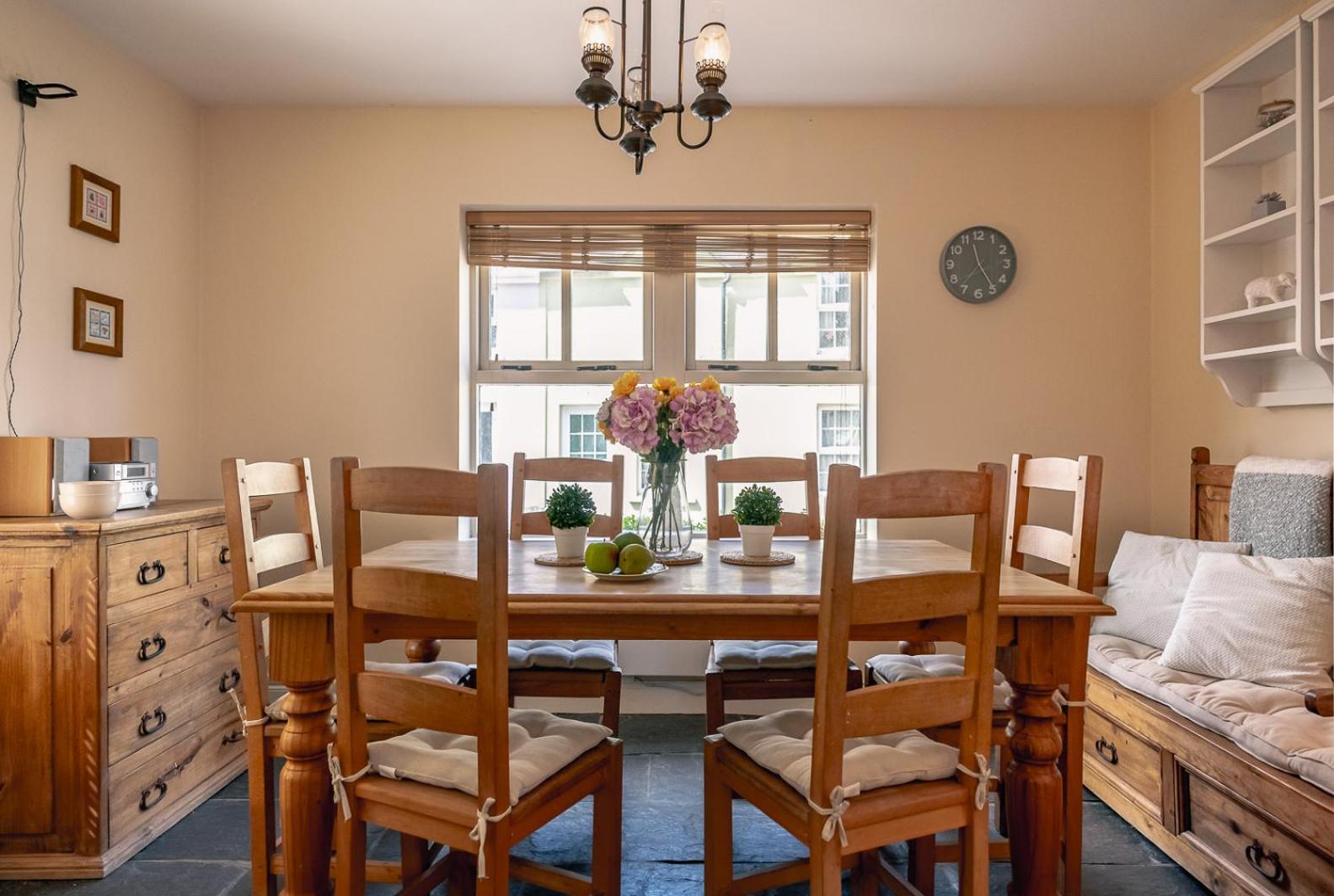 3 bedroom pet friendly home in the heart of Kenmare town view 5