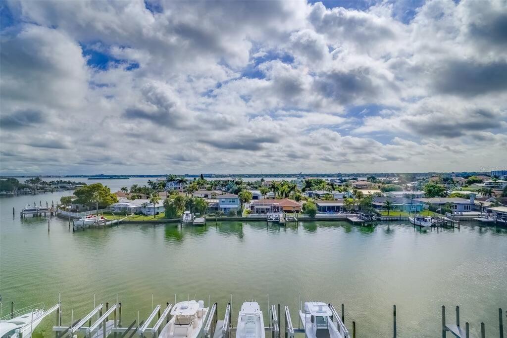 Luxury Waterfront Penthouse with Amenities and Services view 5