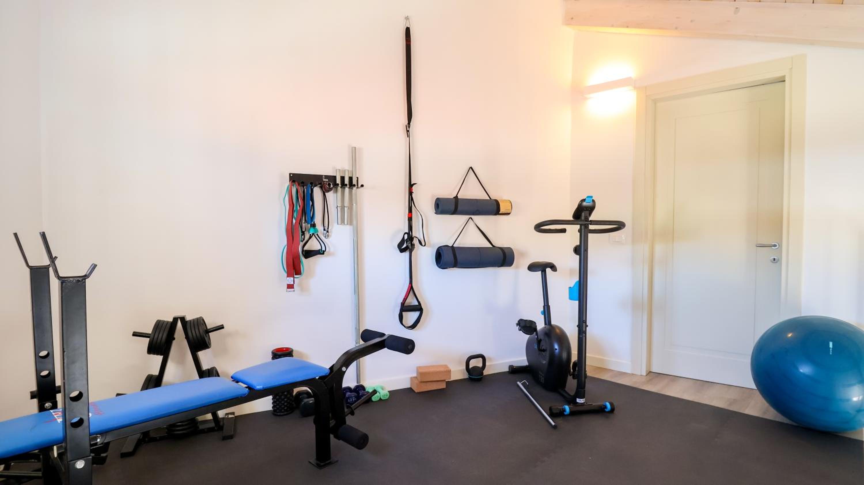 TUSCAN LUXURY APARTMENT in the Centre - with Wi-Fi, Gym, Terrace