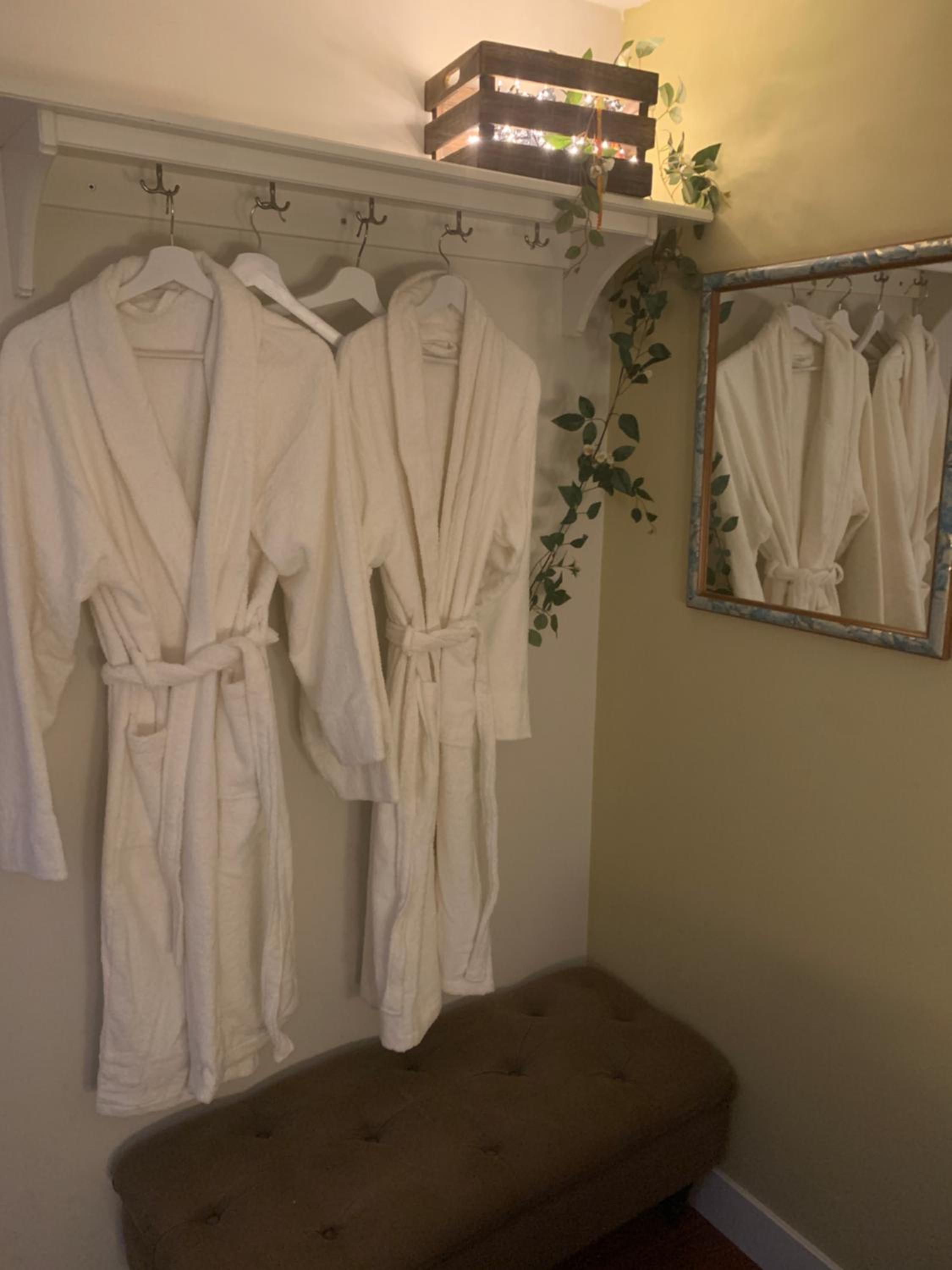 Romantisch Wellness Appartement met privé Hottub Sauna Gamesroom view 5