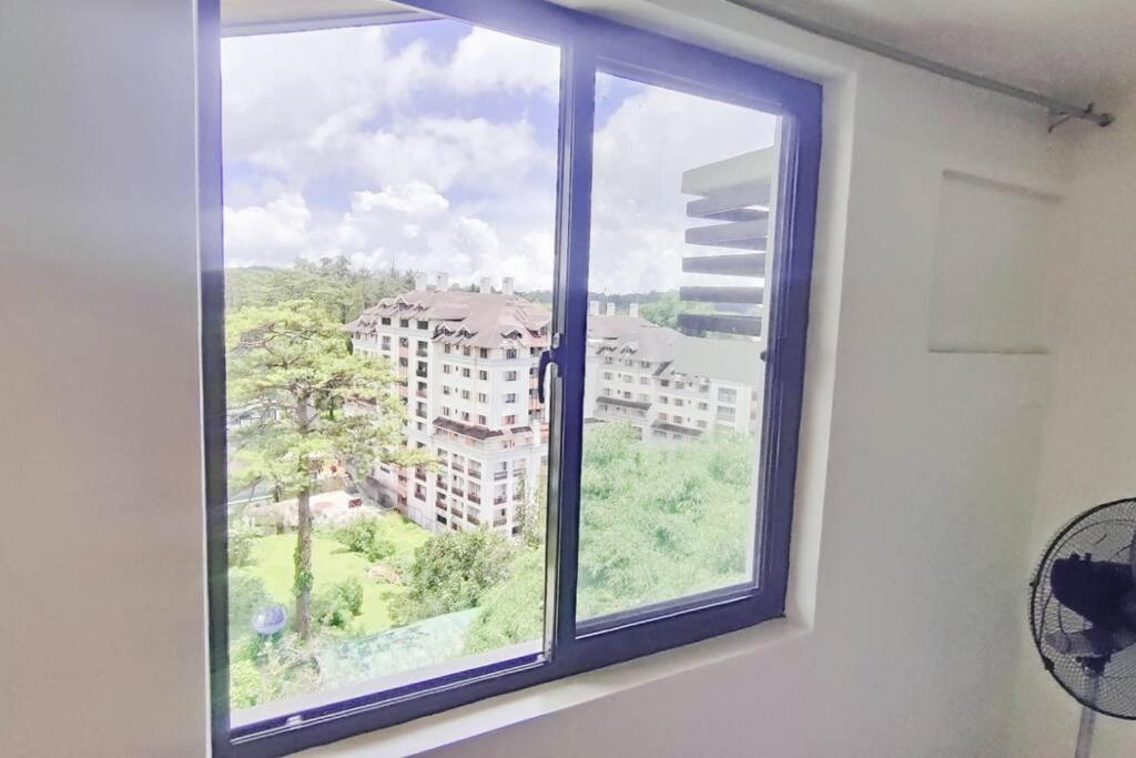 FLO Condo 314 Walk to Burnham, Session road view 2