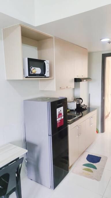 FLO Condo 314 Walk to Burnham, Session road view 3