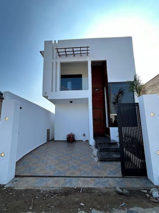 Jayce Museum-villa w swimming pool at East-Trasacco