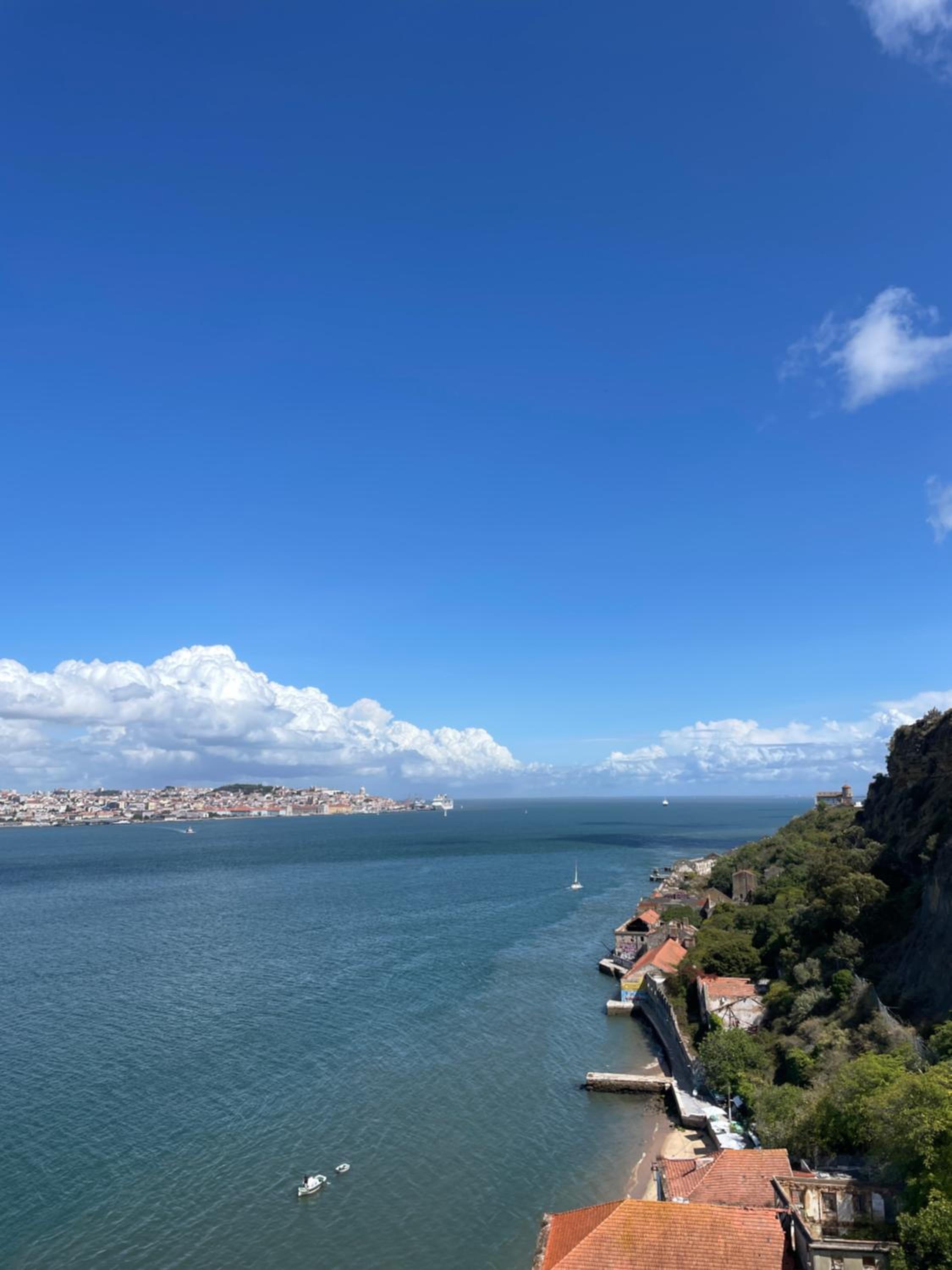 Quarto de casal close to Lisbon Flat equipado