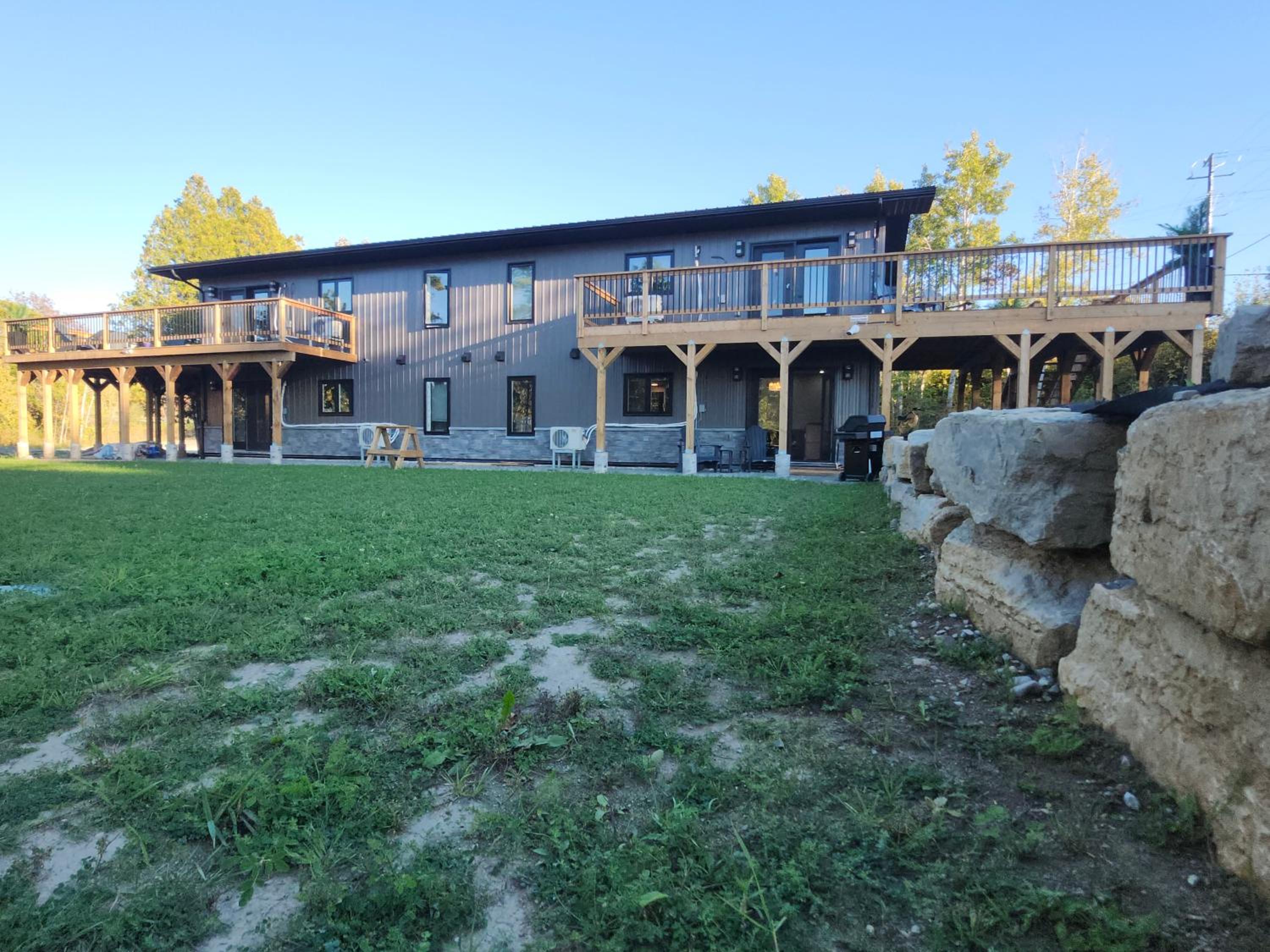 BAYSIDE RESORT, 2 O'CLOCK SUITES