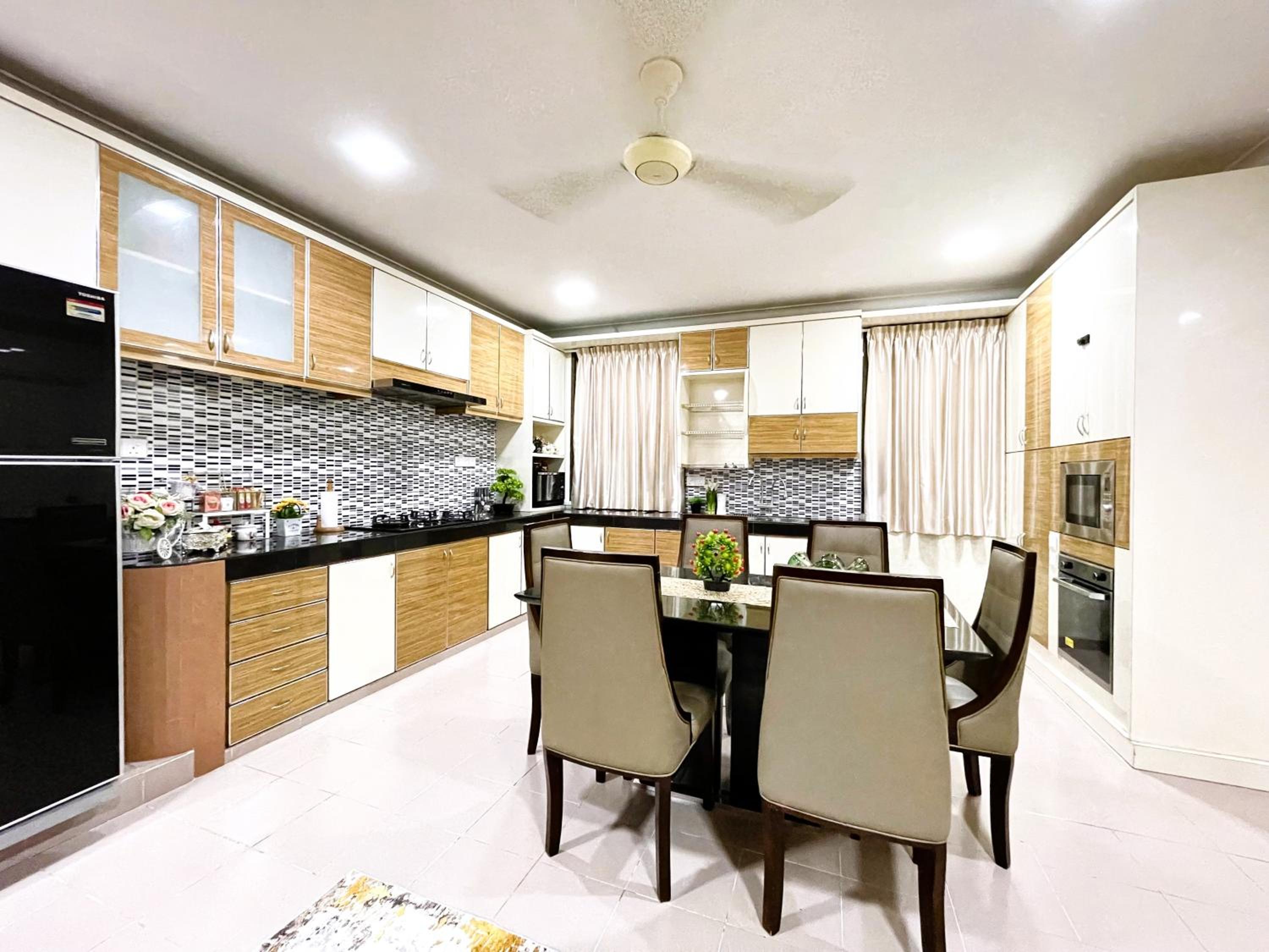 Homestay & Pool Laman Sri Aman Pontian photo 6