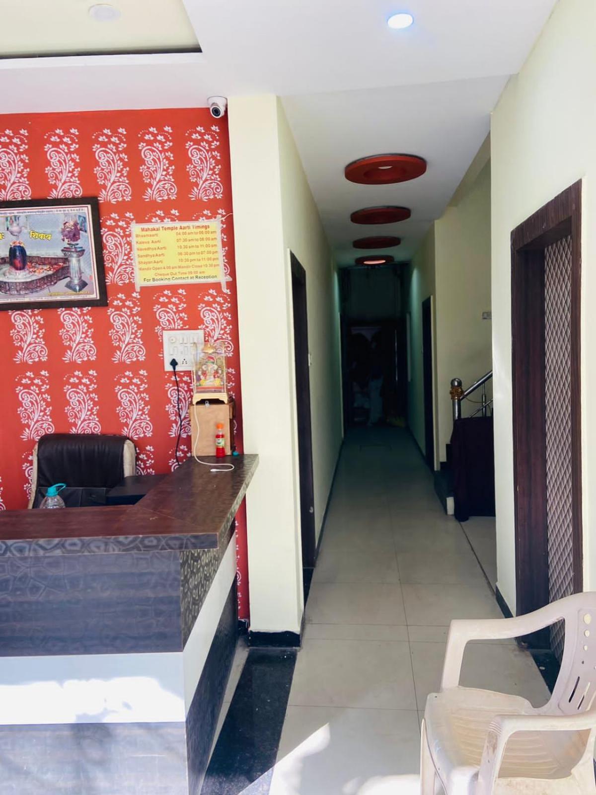 Lobby & Reception