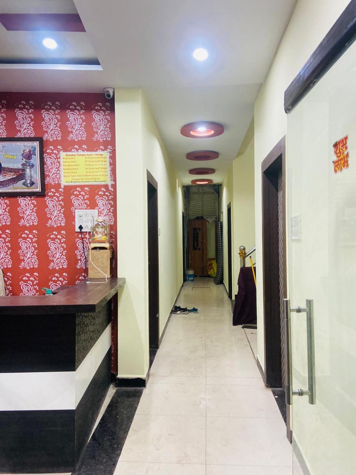 Lobby & Reception