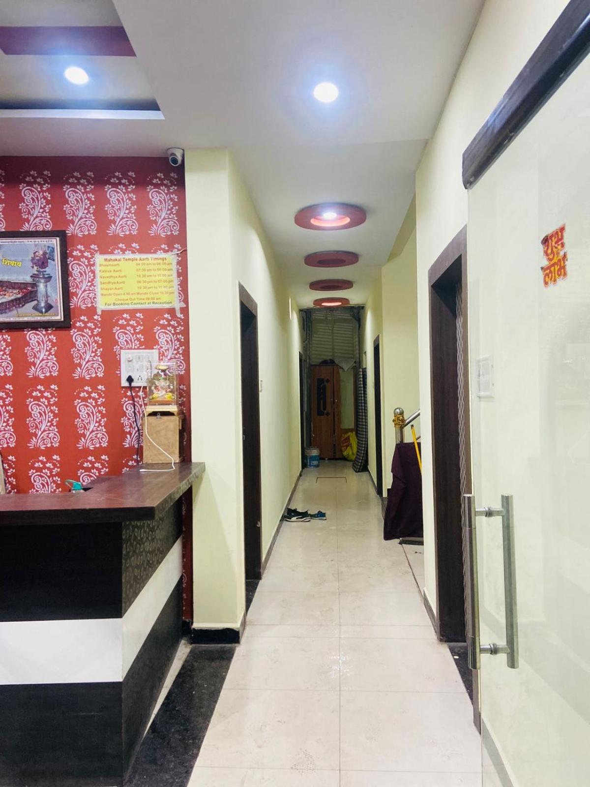 Lobby & Reception