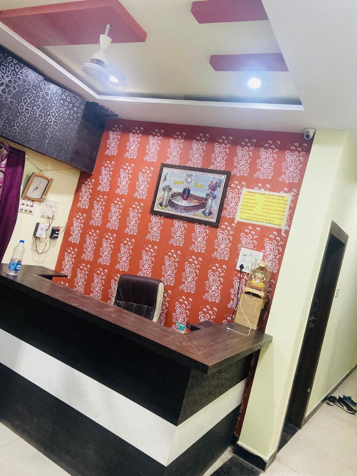 Lobby & Reception