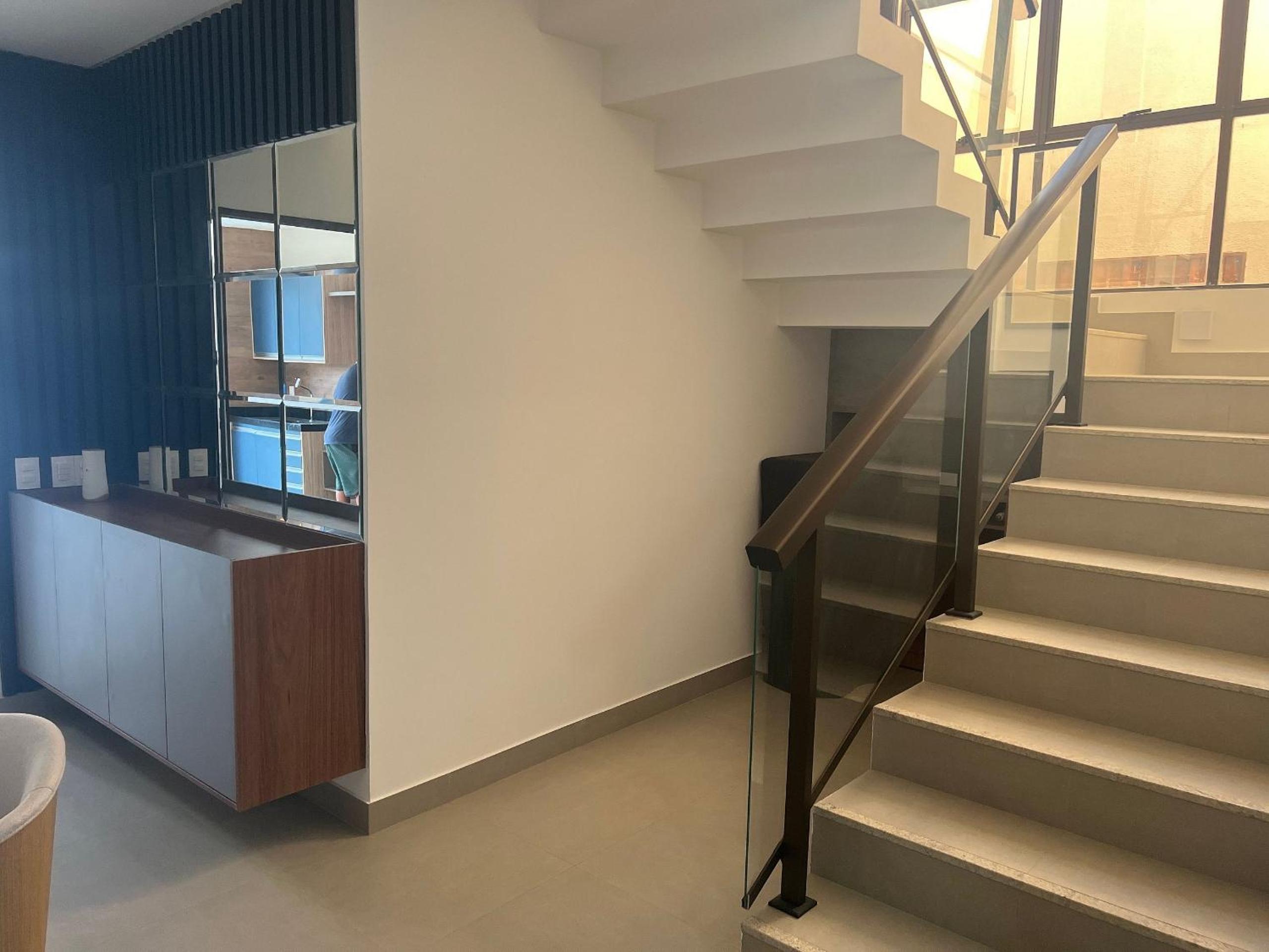 Casa de luxo em condomínio pé na areia com 4 suítes, roftoop com jacuzzi e vista para o mar