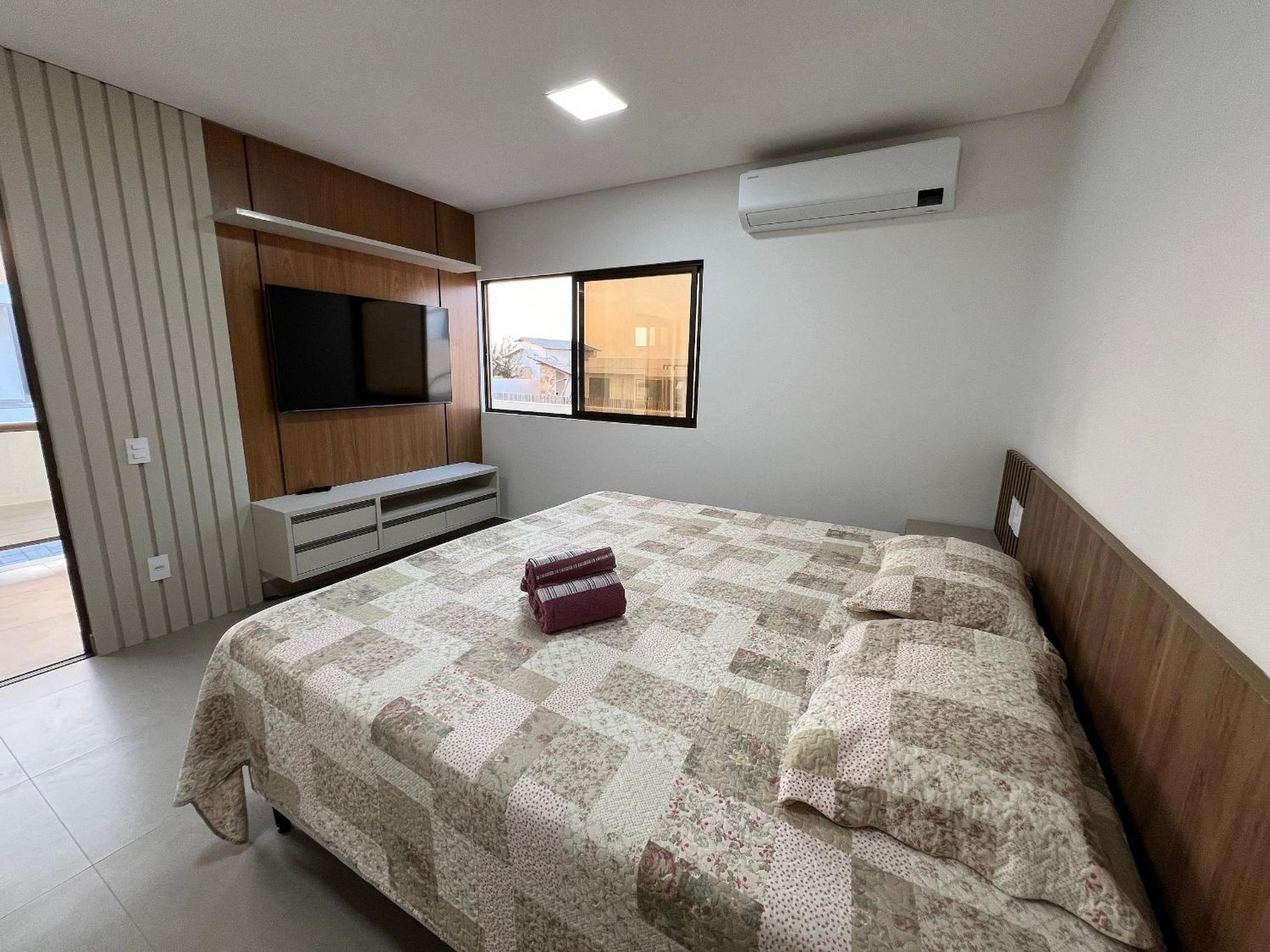 Casa de luxo em condomínio pé na areia com 4 suítes, roftoop com jacuzzi e vista para o mar