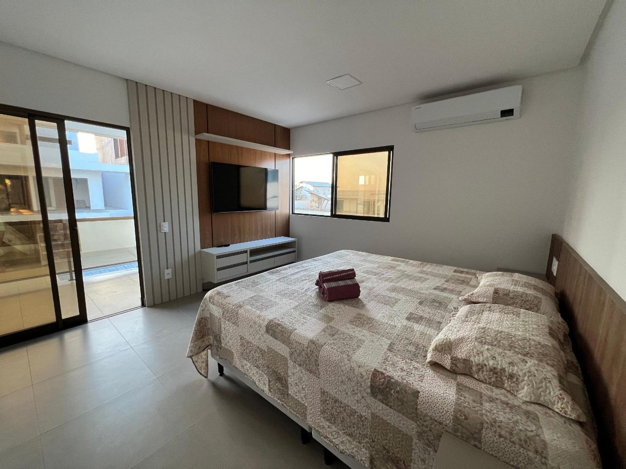 Casa de luxo em condomínio pé na areia com 4 suítes, roftoop com jacuzzi e vista para o mar