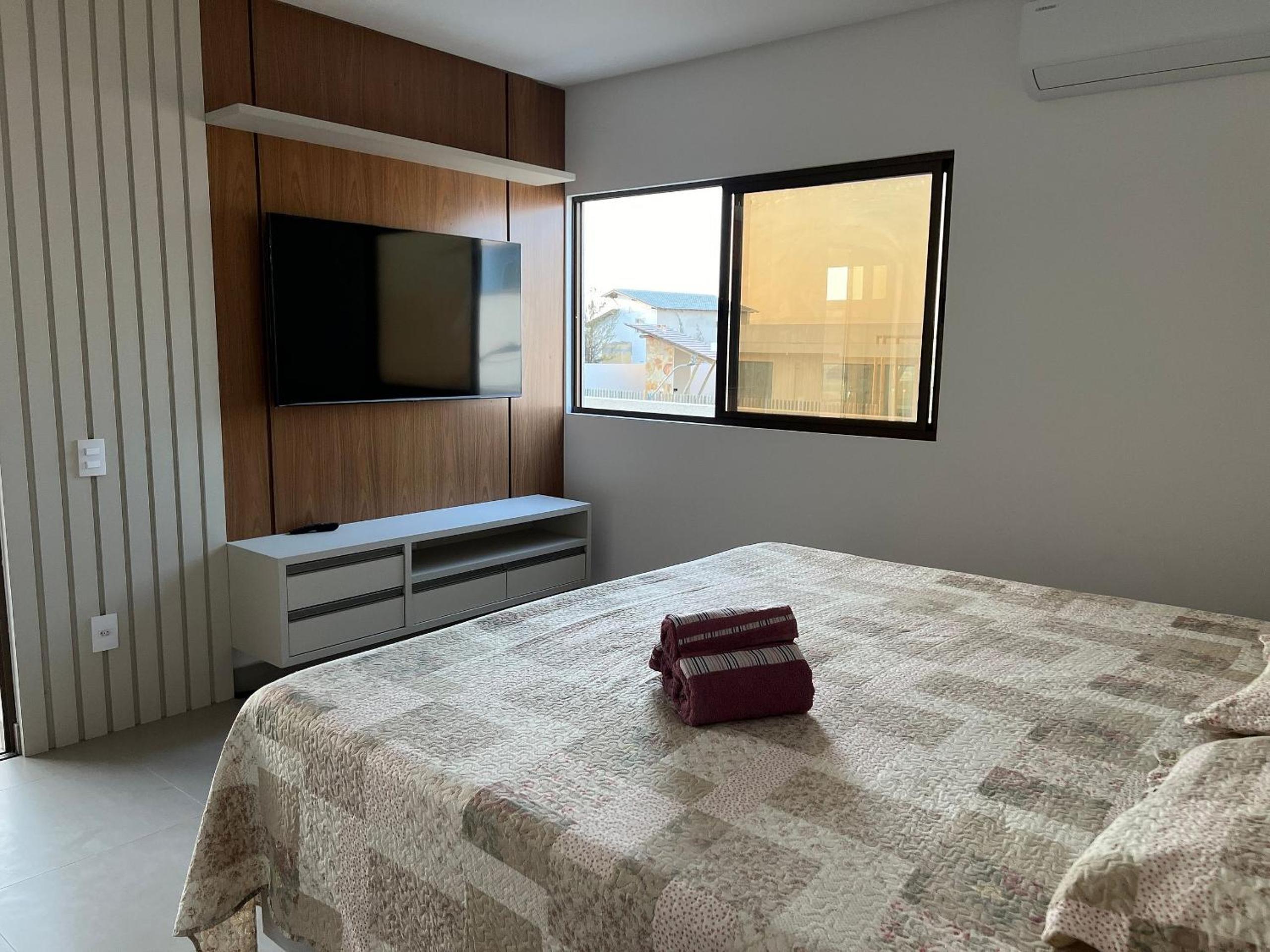 Casa de luxo em condomínio pé na areia com 4 suítes, roftoop com jacuzzi e vista para o mar