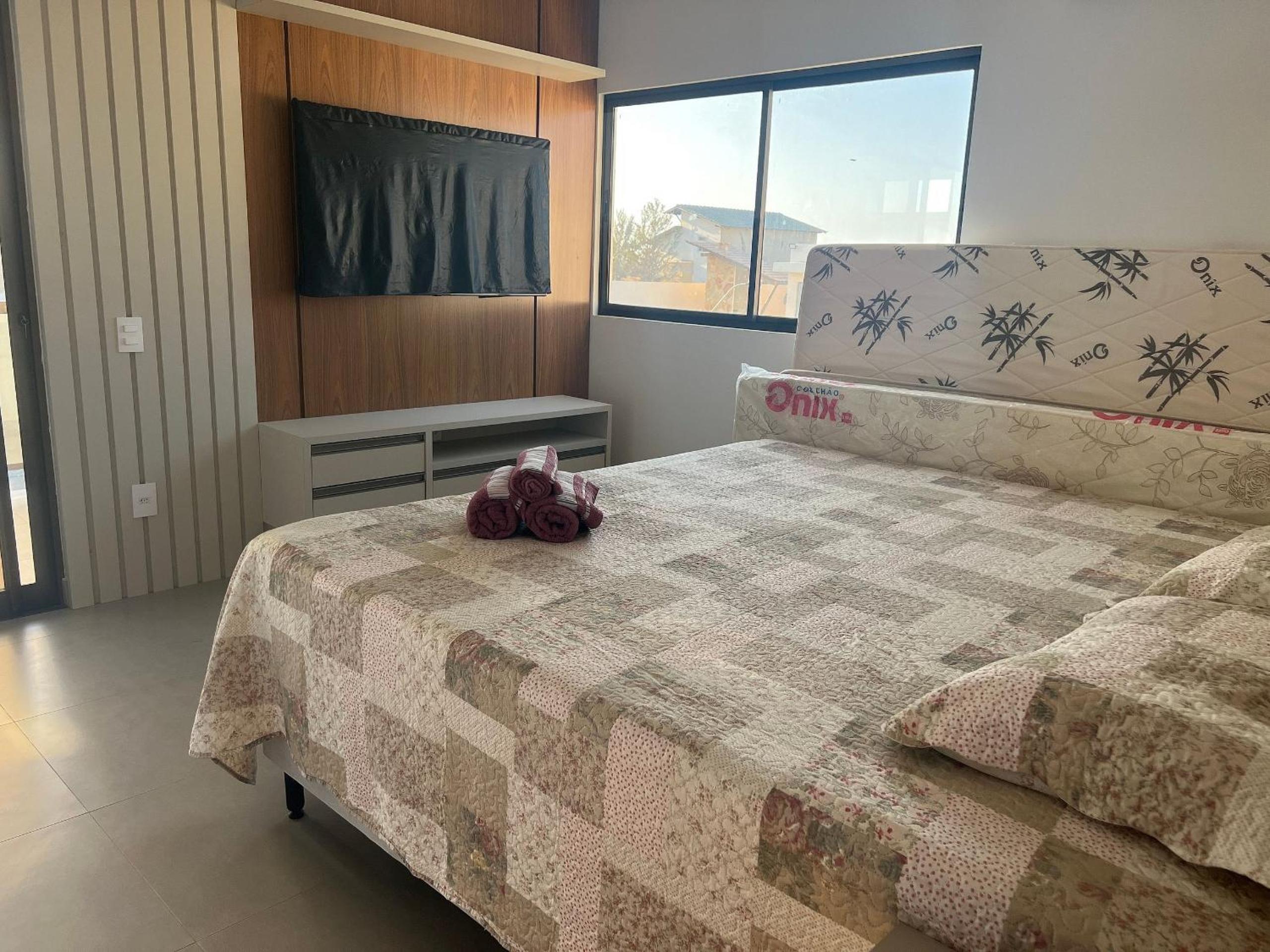 Casa de luxo em condomínio pé na areia com 4 suítes, roftoop com jacuzzi e vista para o mar