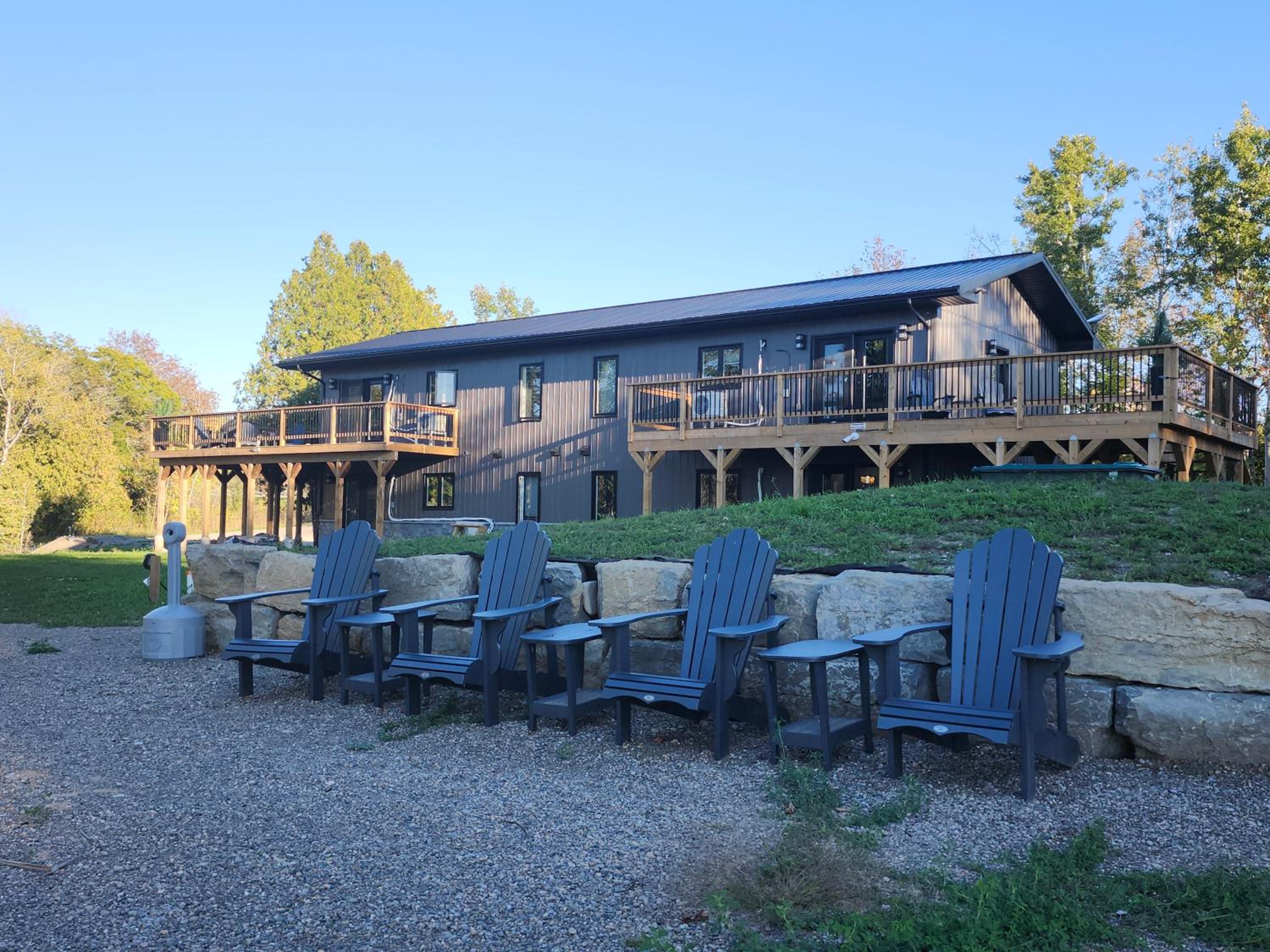 BAYSIDE RESORT, 2 O'CLOCK SUITES