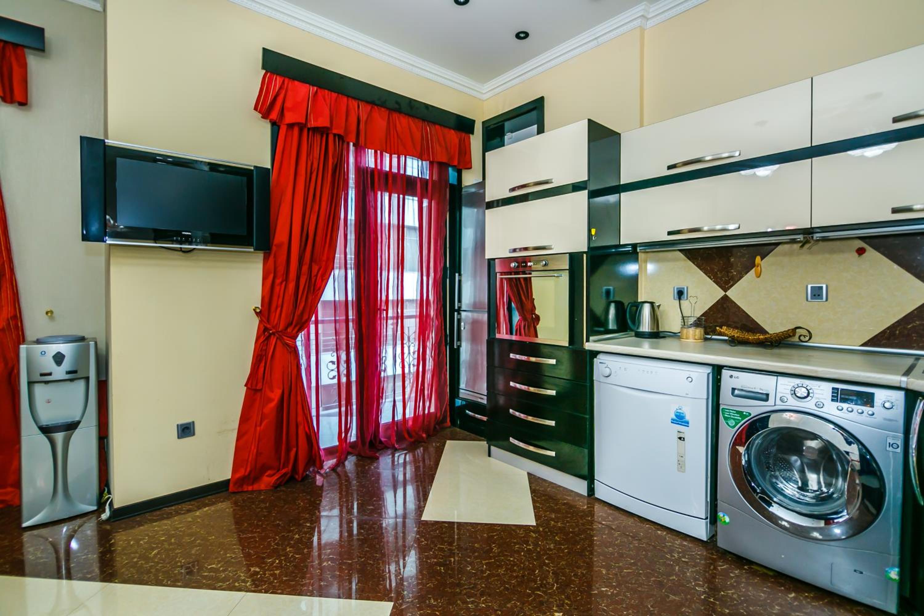 SEA VIEW HOTEL APARTMENT ViP MC DONALD'S