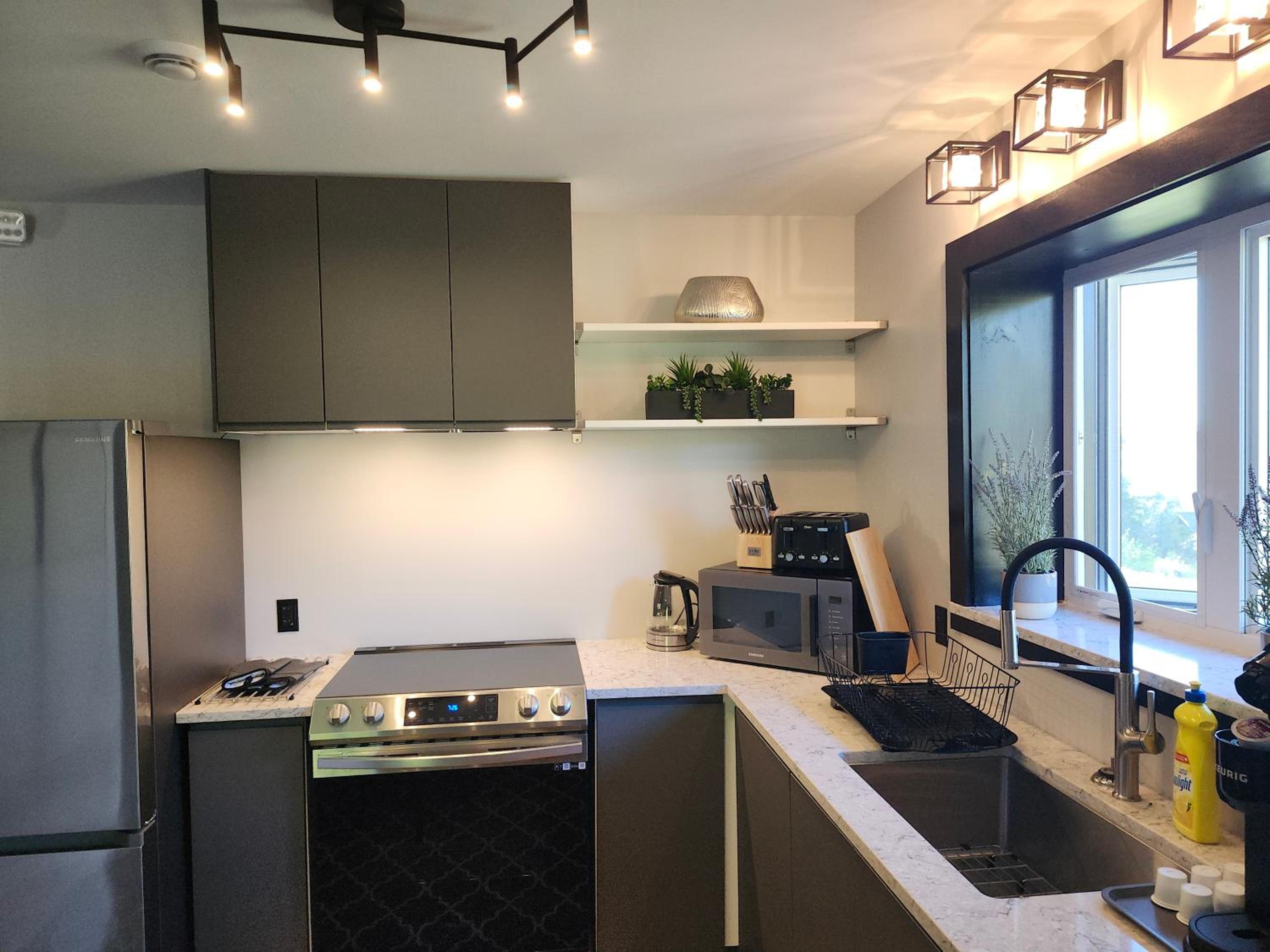 BAYSIDE RESORT, 2 O'CLOCK SUITES