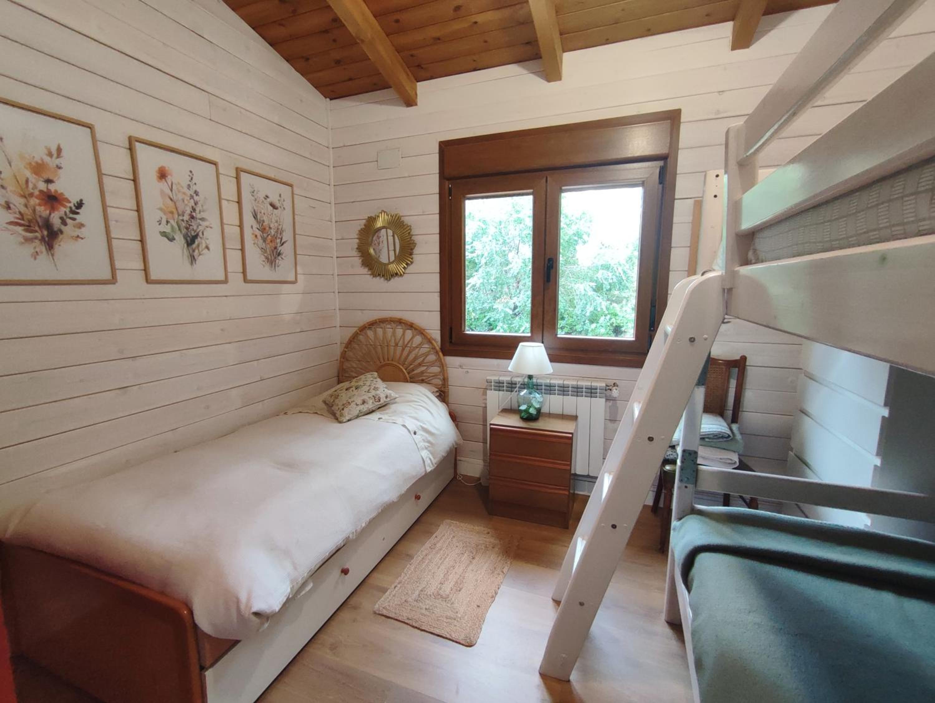 Preciosa cabaña con jardín y barbacoa