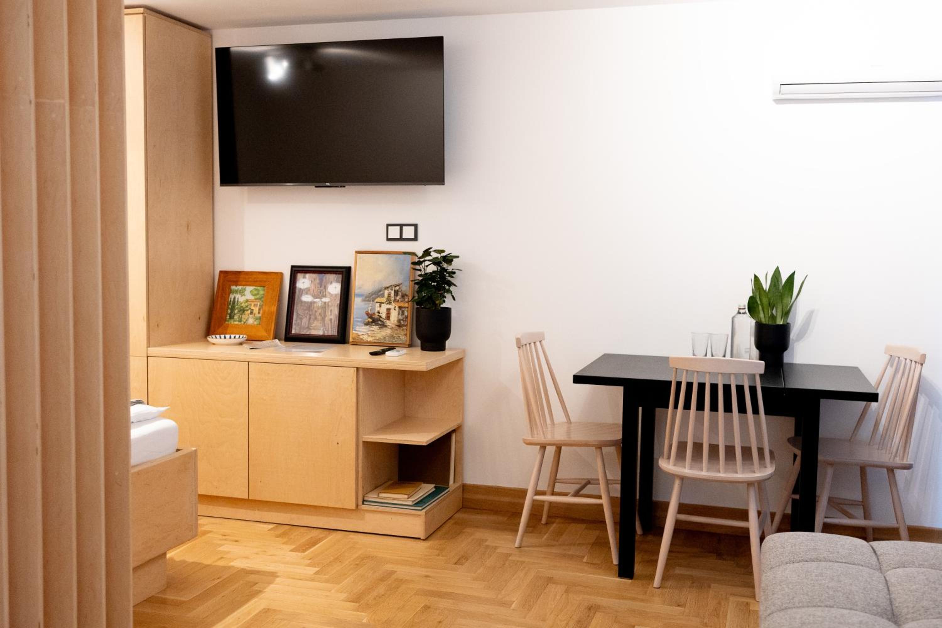 Luxury studio 12-4
