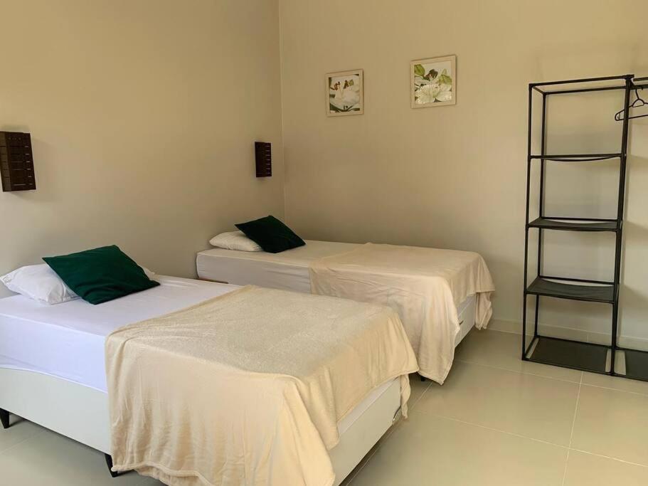 Casa vista mar com piscina e perto das praias e centro